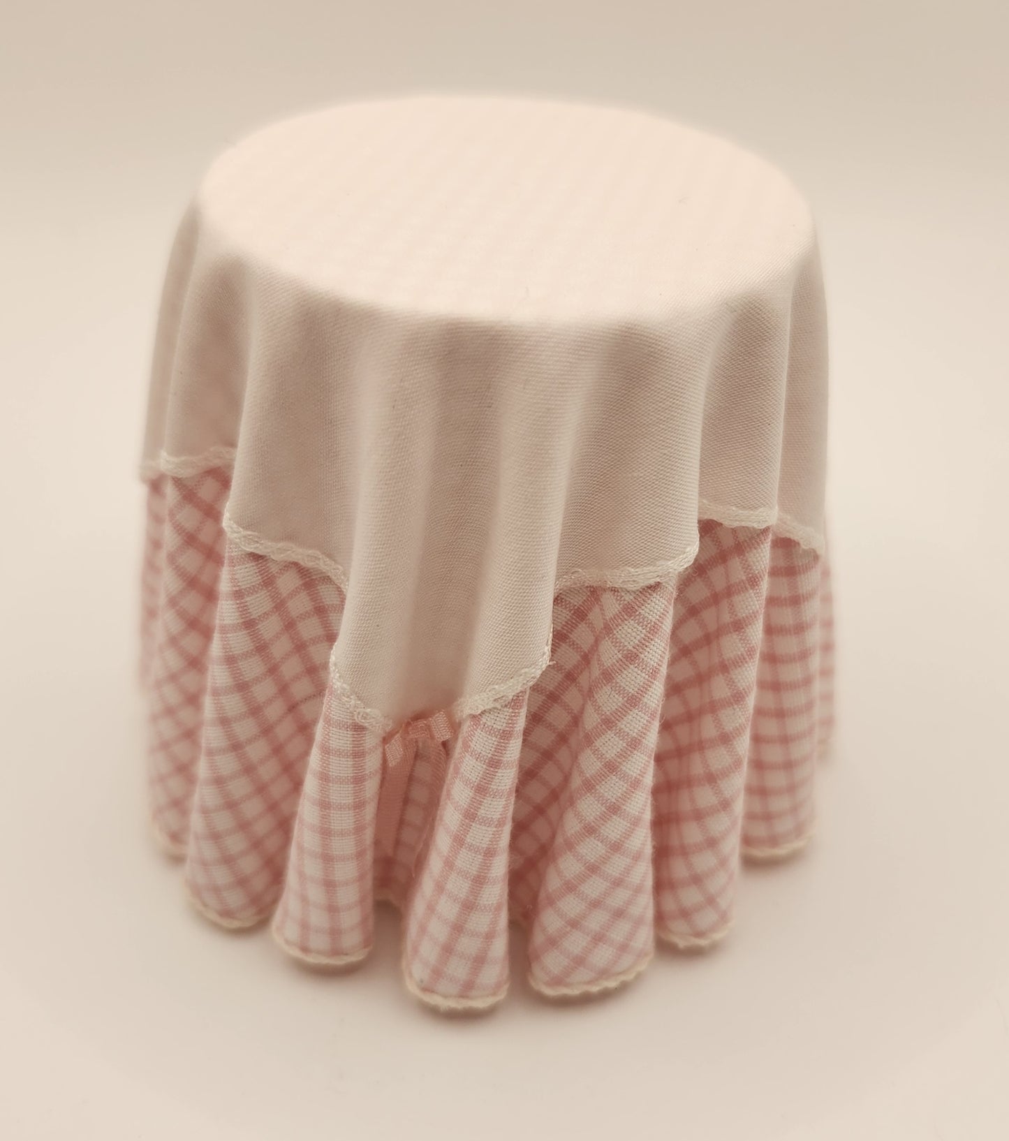CBB996, Double Skirted Table White Over Pink