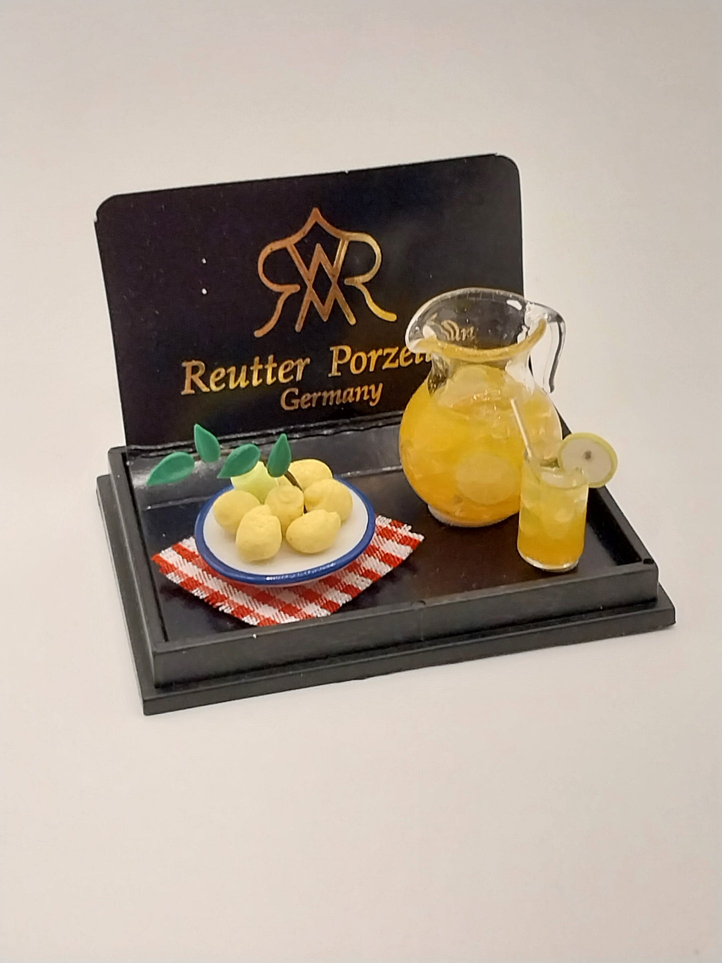 CBB1102, Lemonade Pitcher, Glass, & Lemons