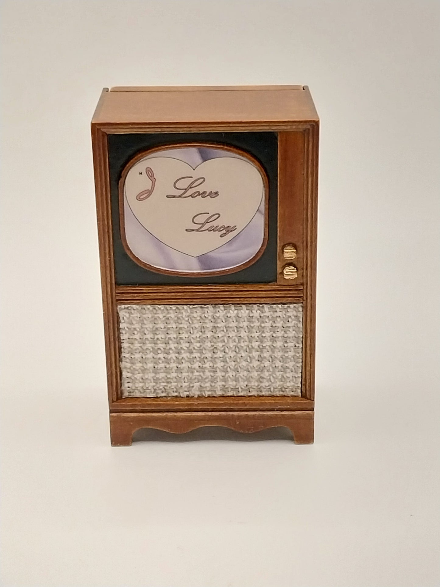 I Love Lucy Television, Walnut