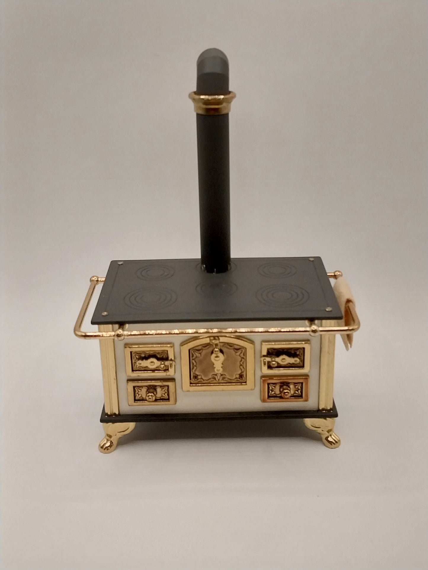 CJB191, Bodo Hennig German Stove With Pipe