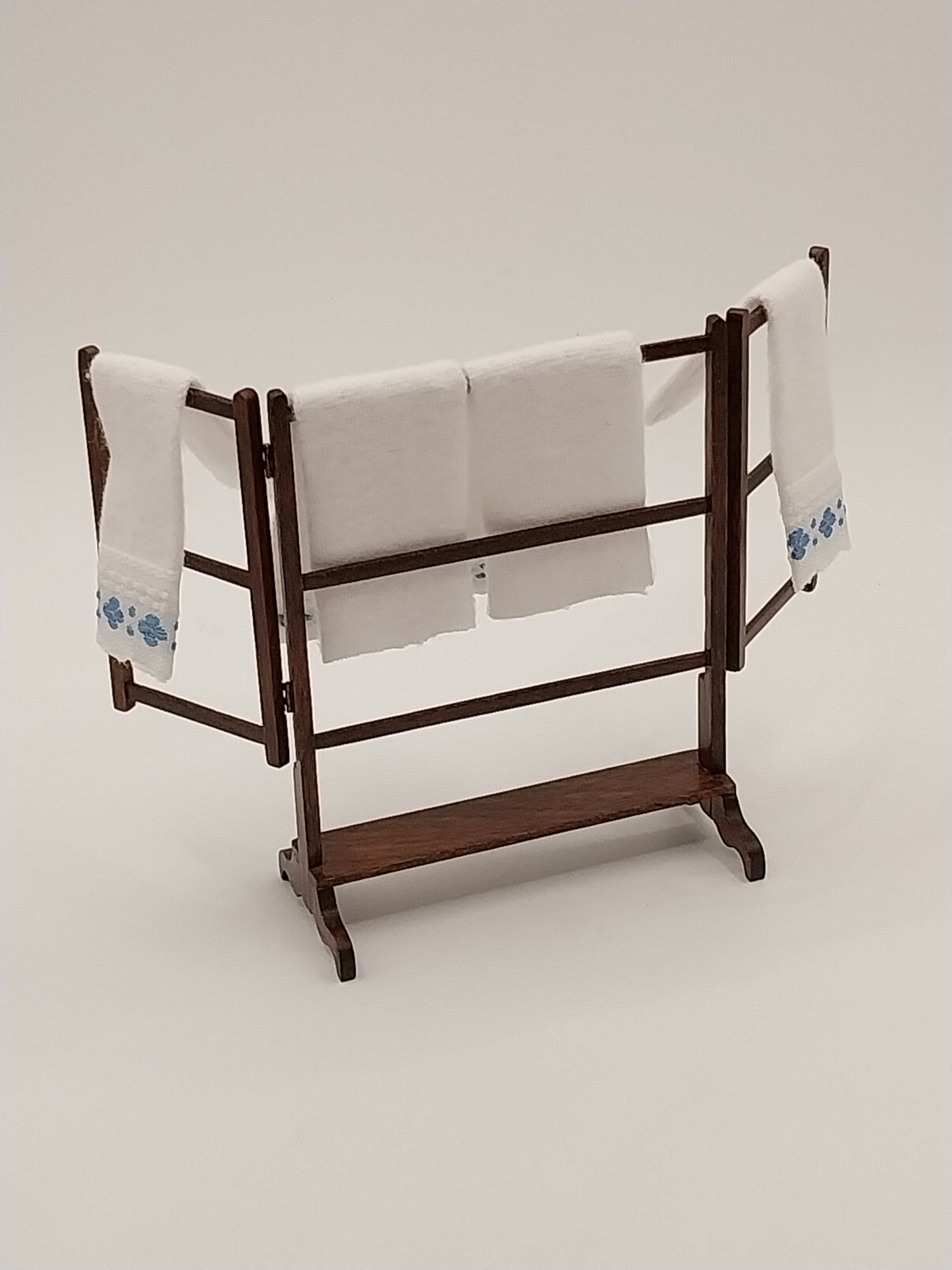 Towel Rack With Towels