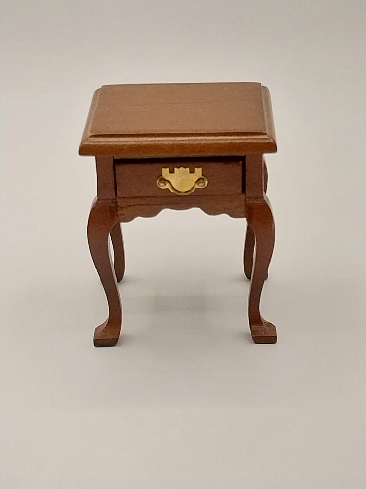 Queen Anne End Table, Walnut