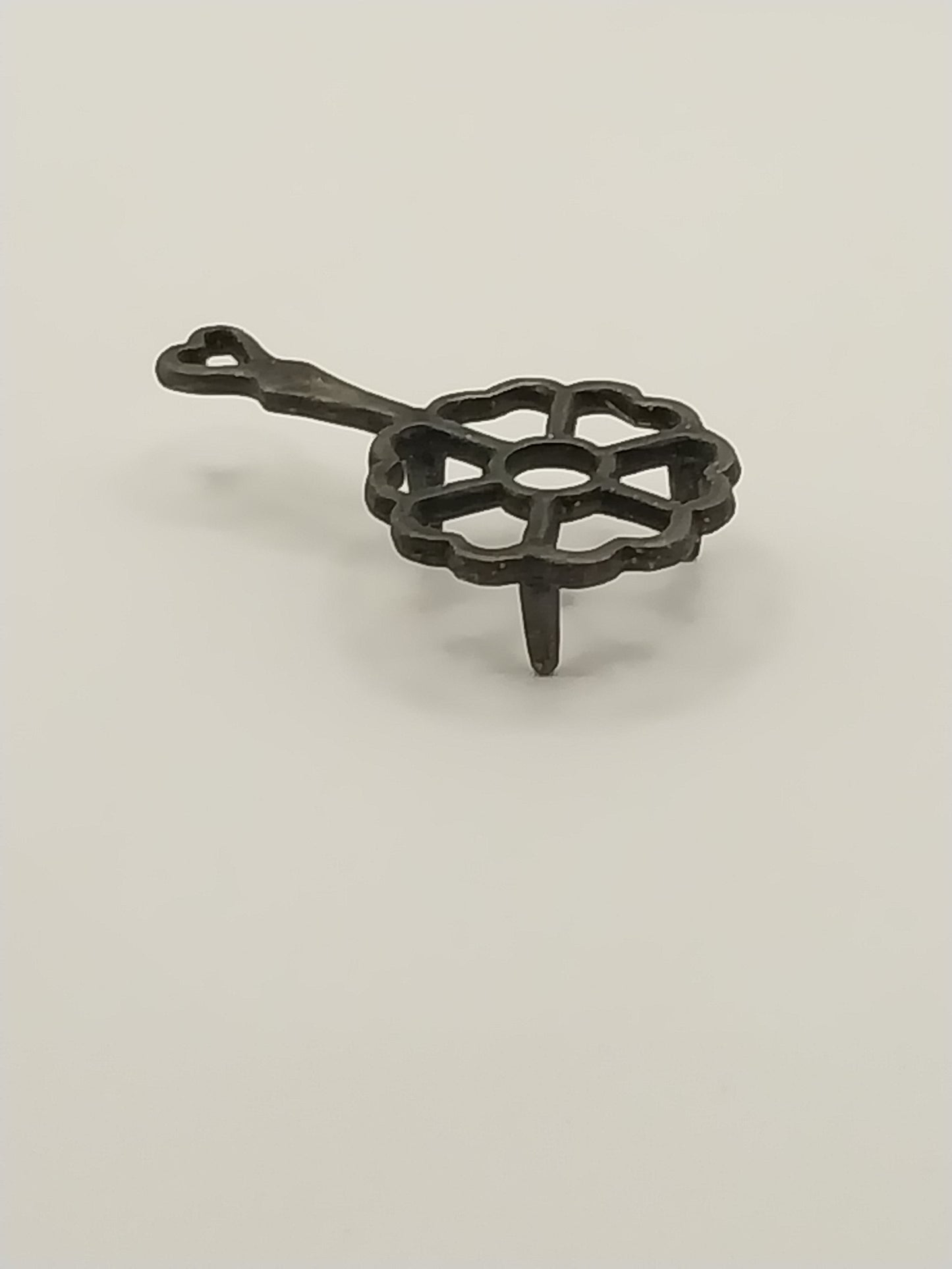 CRH1082, Trivet