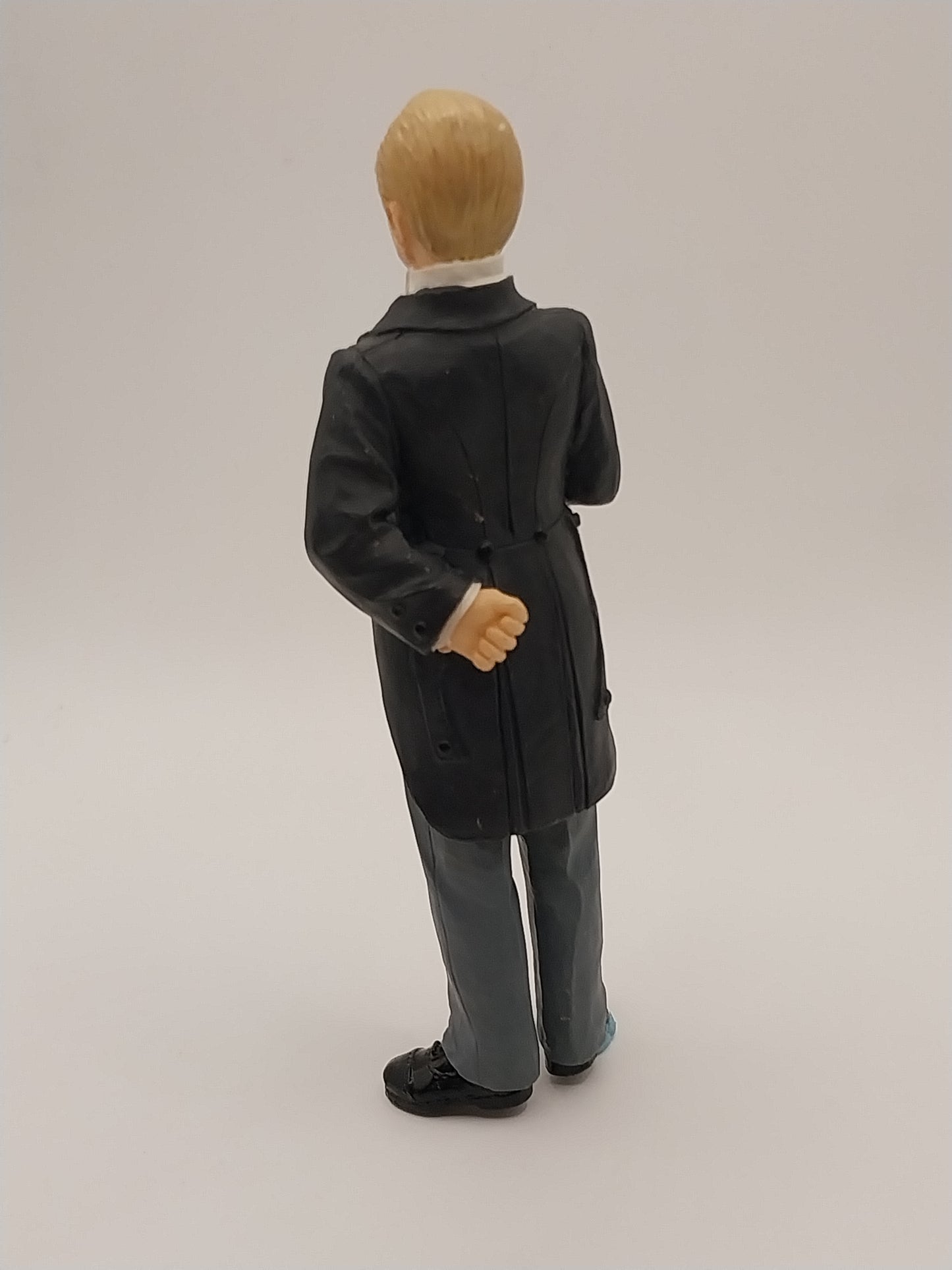 CCB0860, Butler Doll, Resin