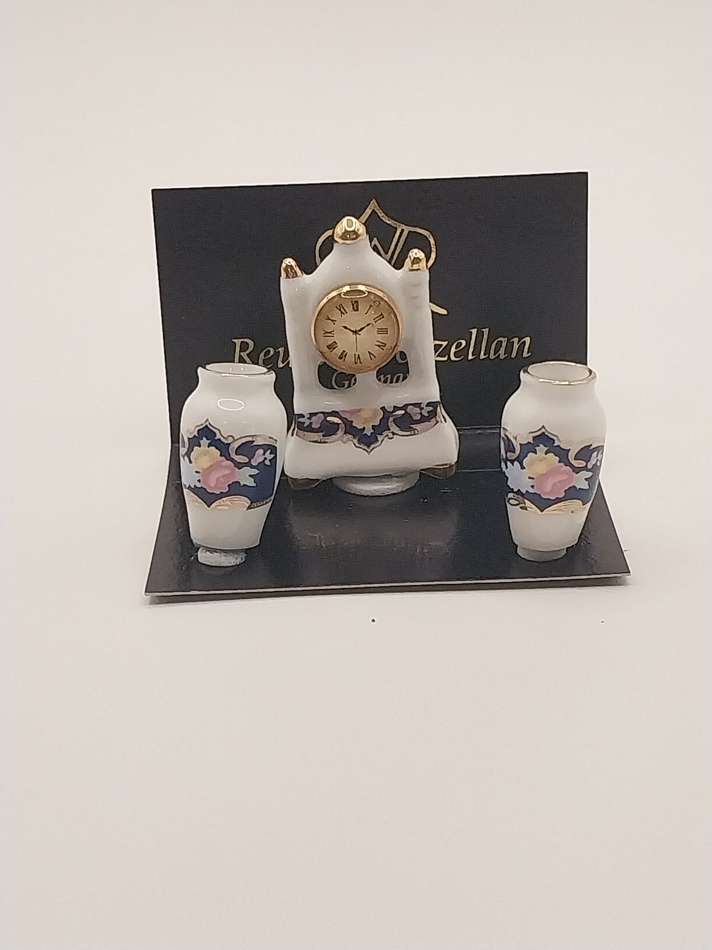 Mantle Clock & Vases, Porcelain, Disc.