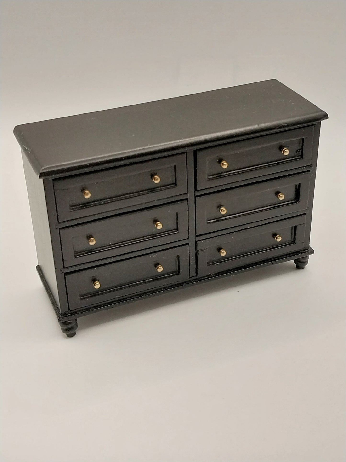 Ashley Dresser, Ebony