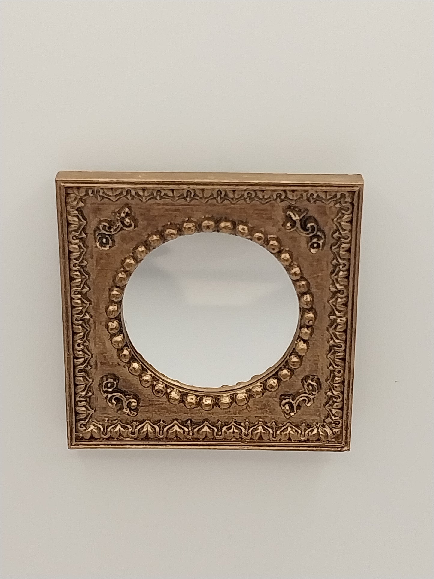 Round Mirror in Gold Square Frame