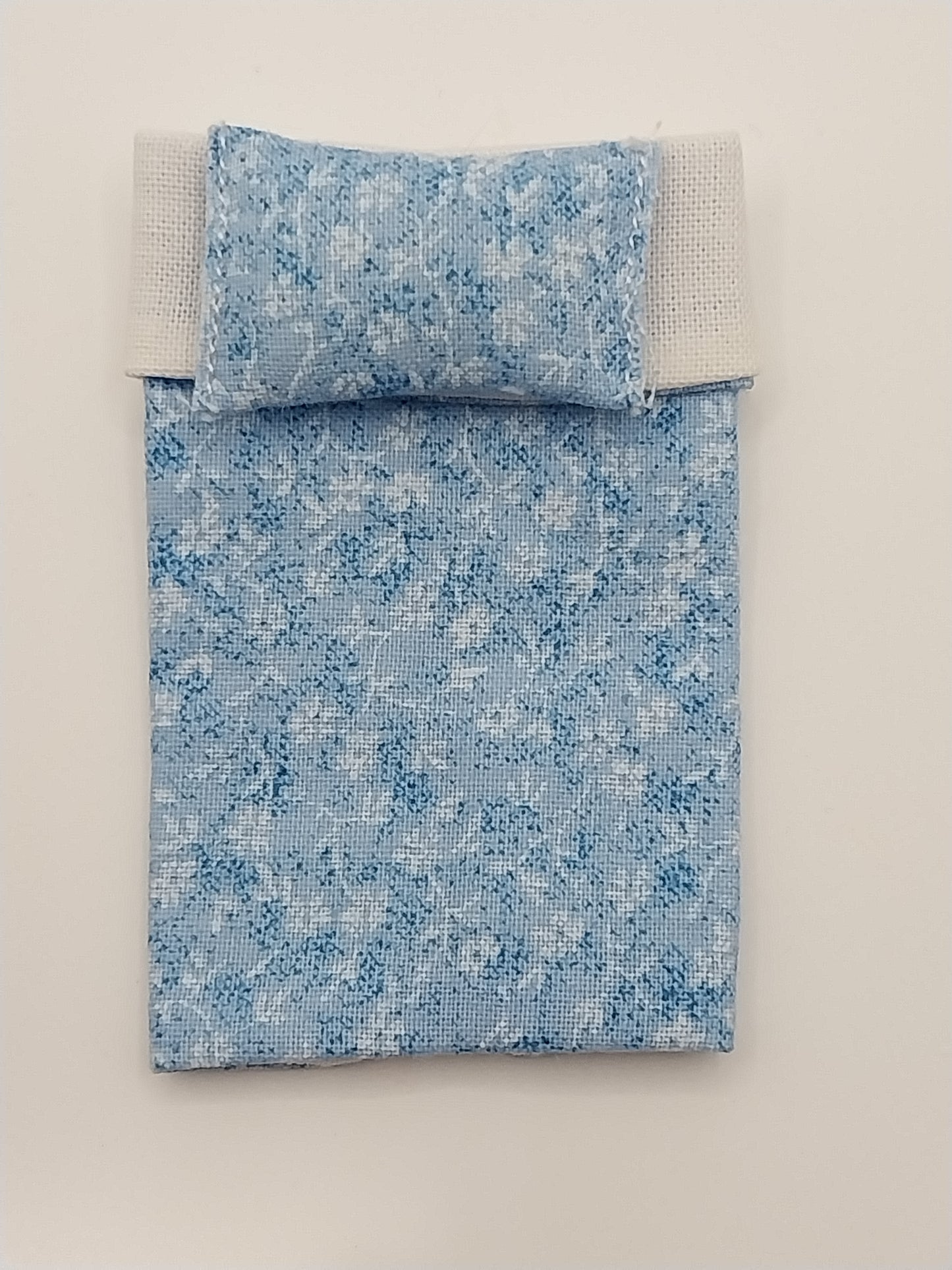 1/2" Scale Single Bedspread & Pillows, Blue Floral