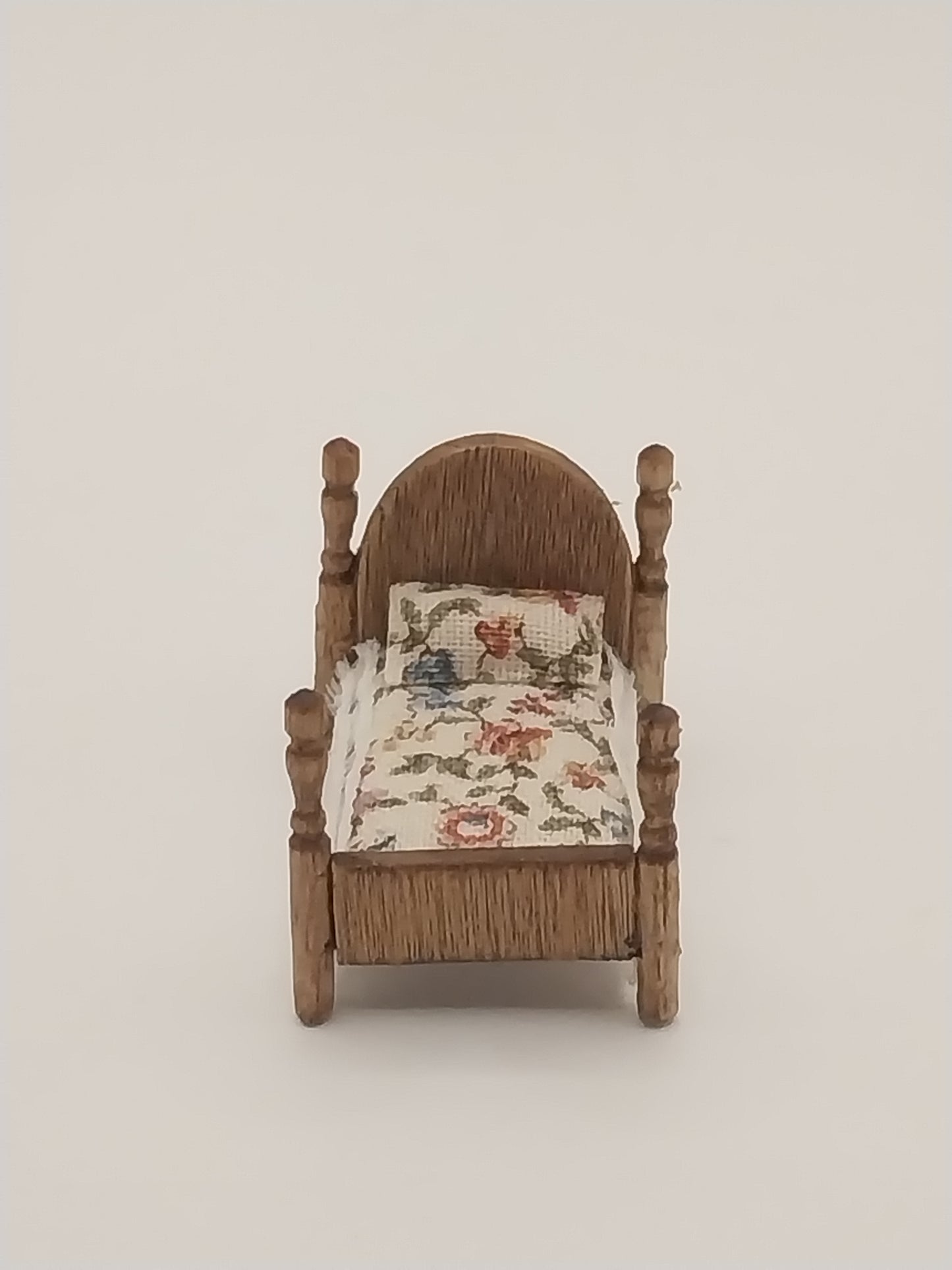 1/4" Scale Bed With Turned Post, Dressed, WN