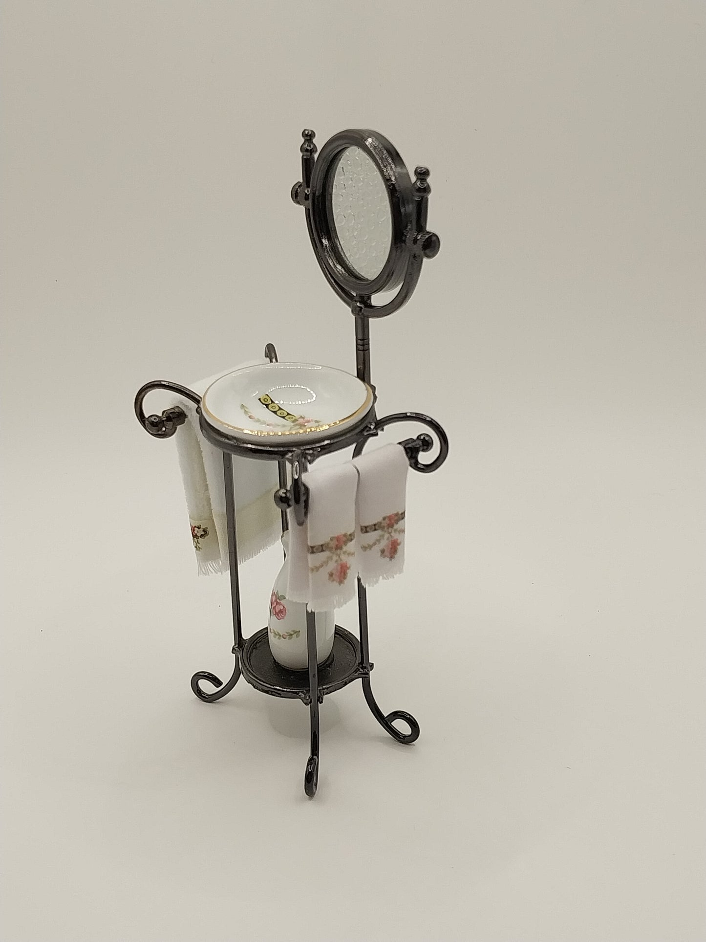 CEA246, Victorian Wash Stand With Mirror