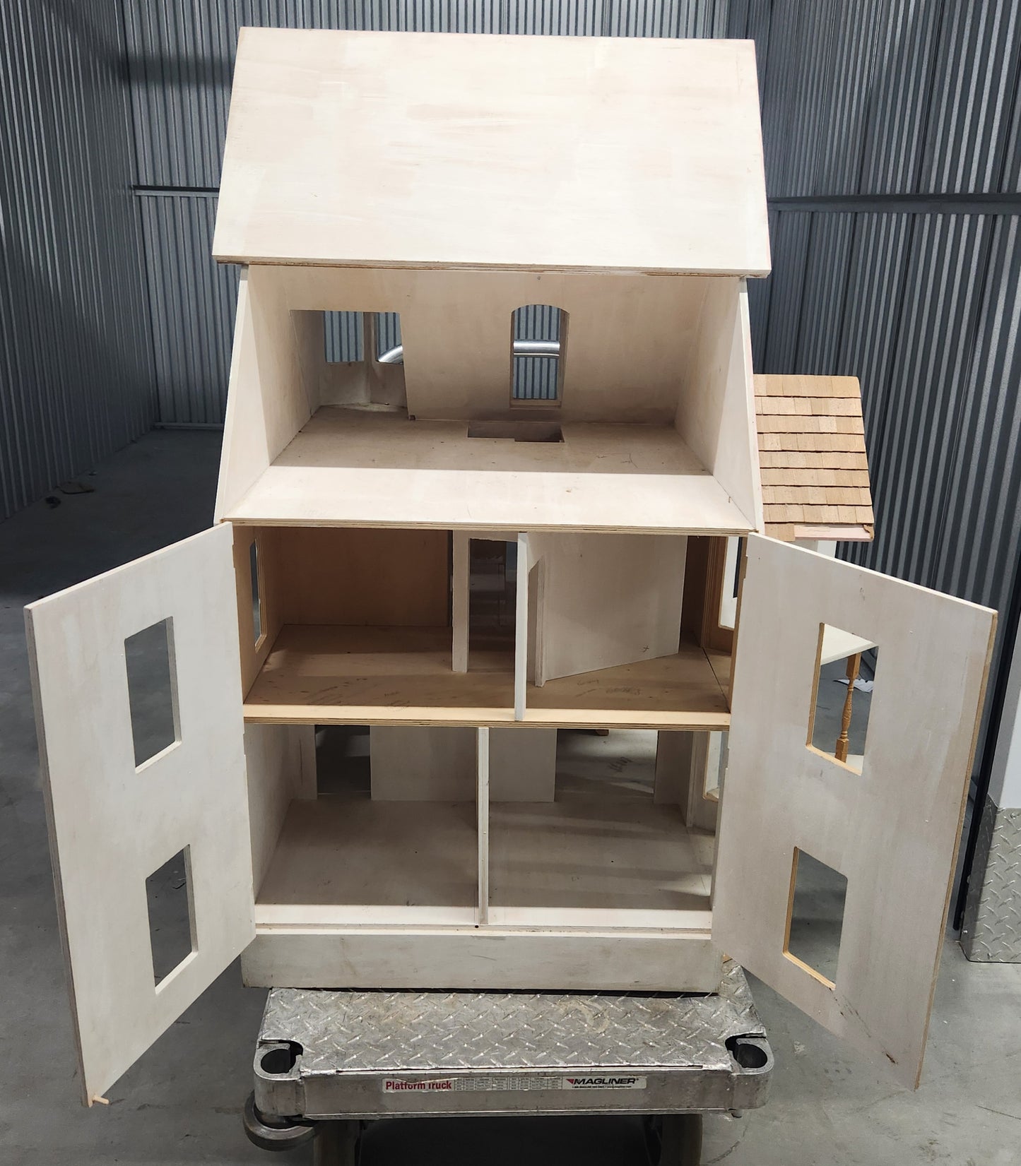 Lawbre, Shadow Cliff Dollhouse Shell with Components