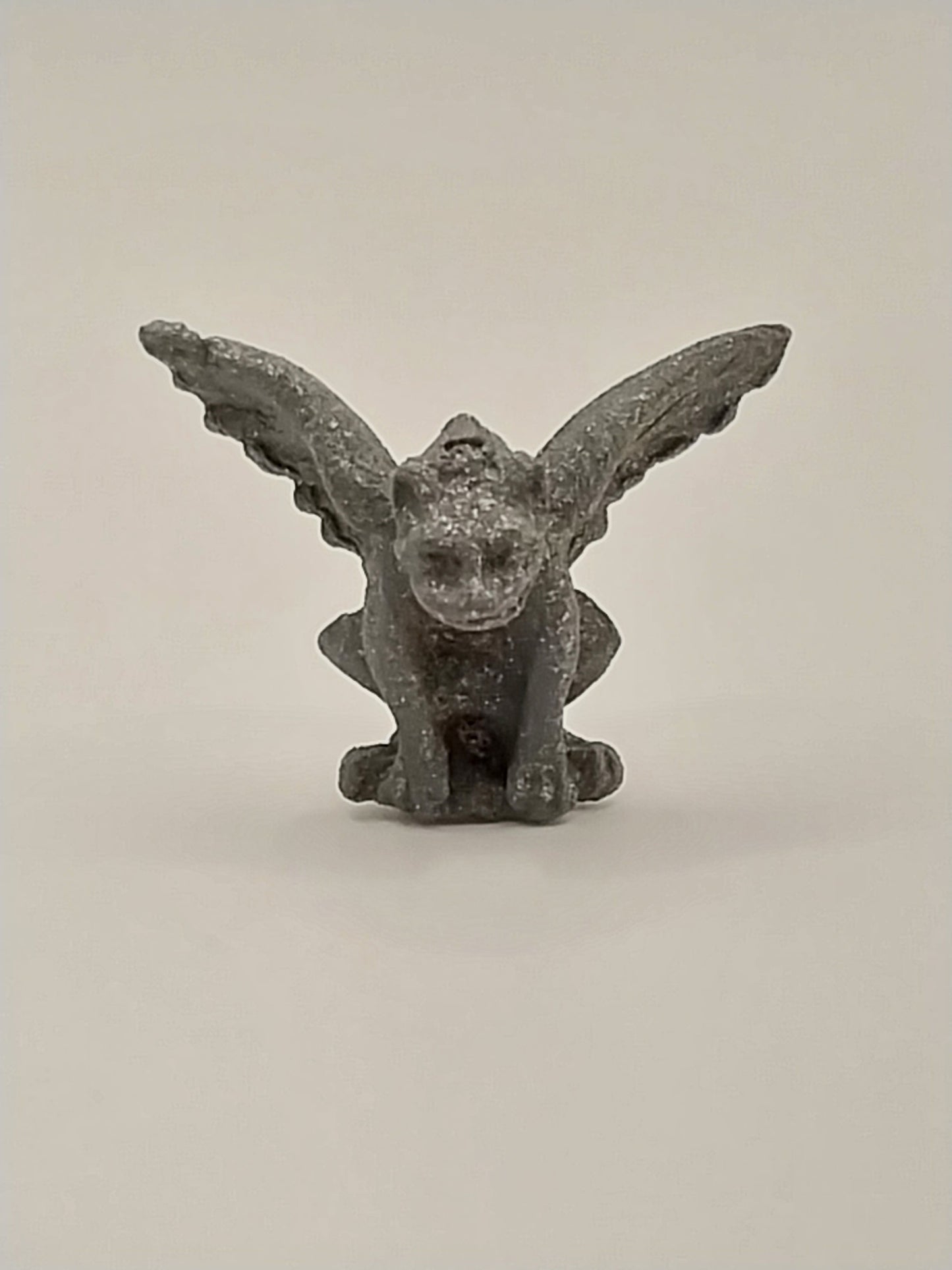 CRH957, Gargoyle Statue