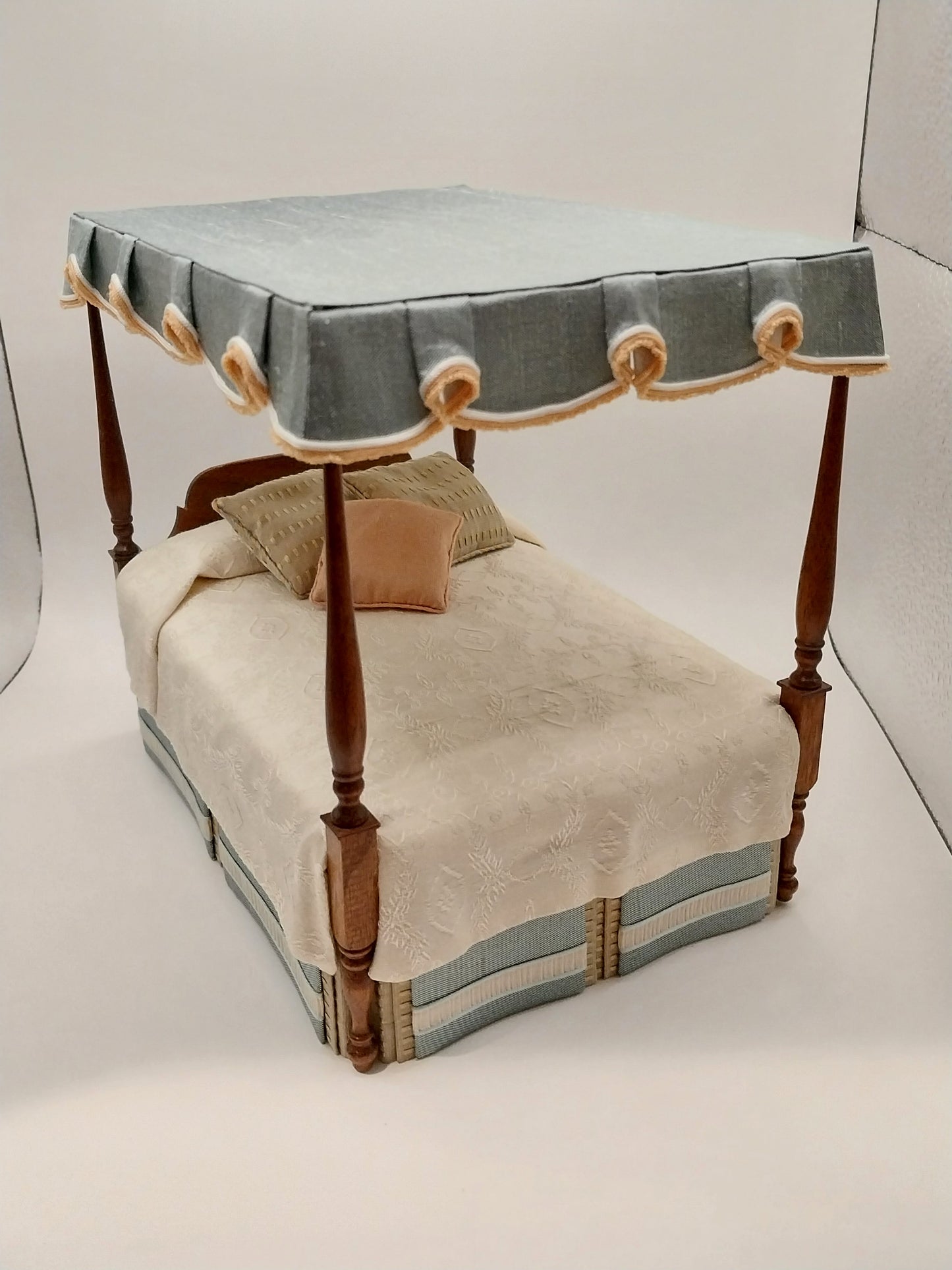 Georgian Canopy Bed, Dressed, Walnut