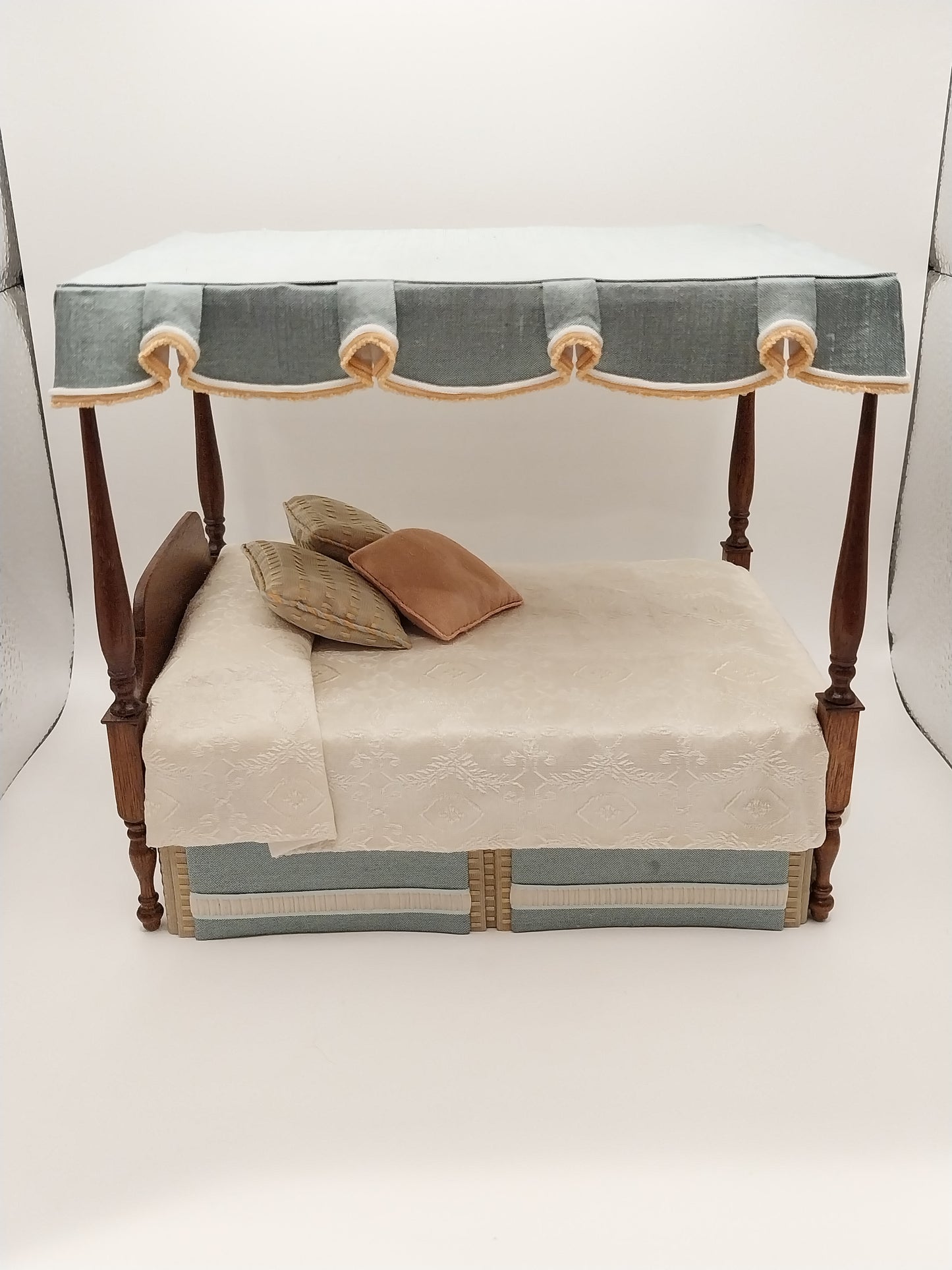 Georgian Canopy Bed, Dressed, Walnut