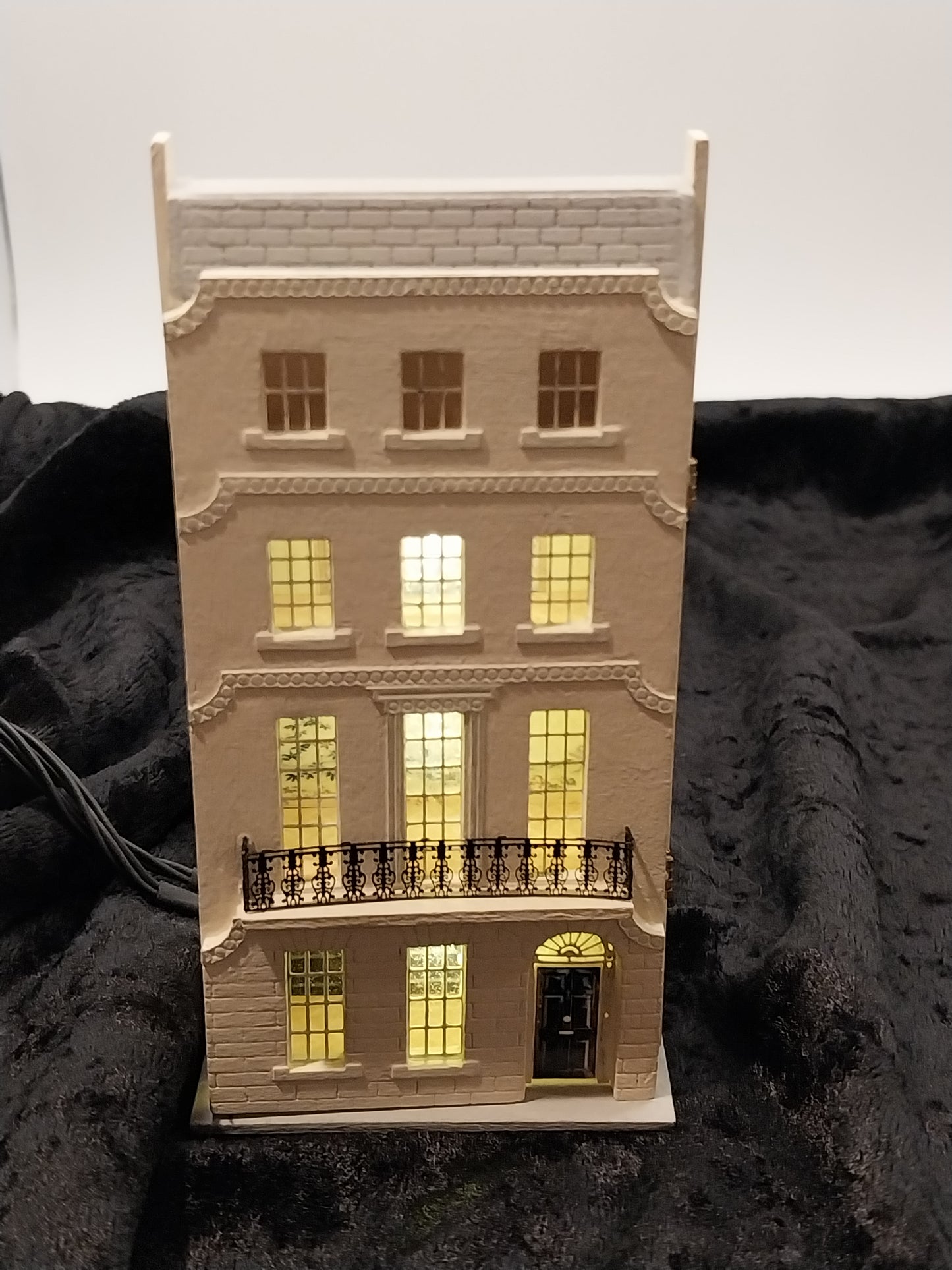 1/144" Scale Dollhouse, Electrified