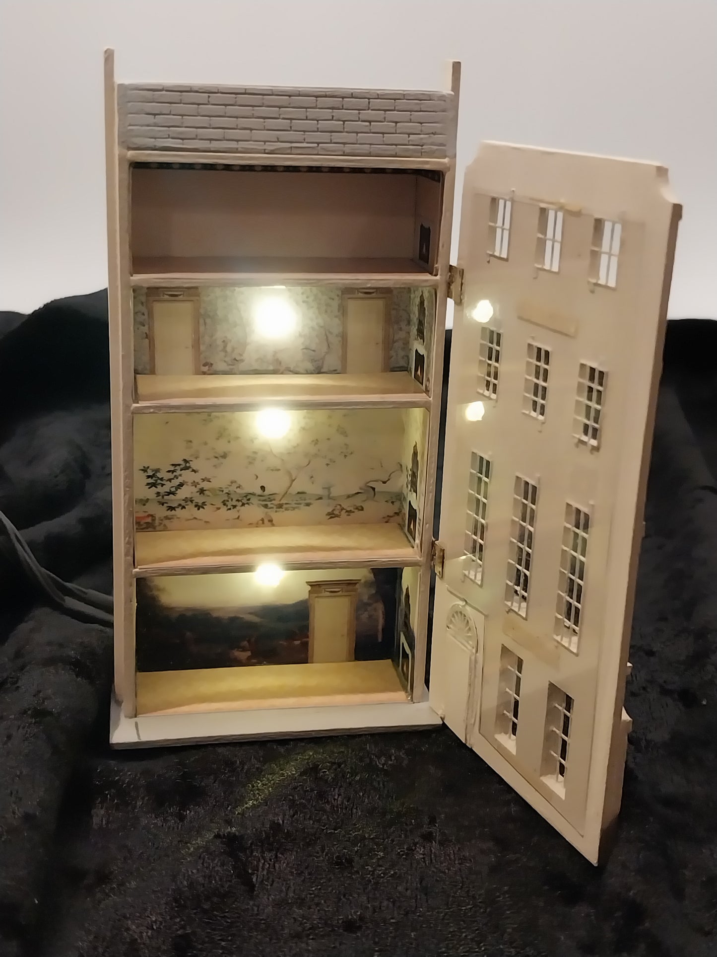 1/144" Scale Dollhouse, Electrified