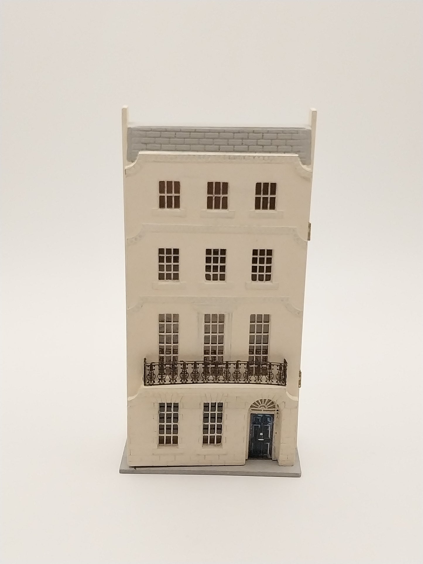 1/144" Scale Dollhouse, Electrified
