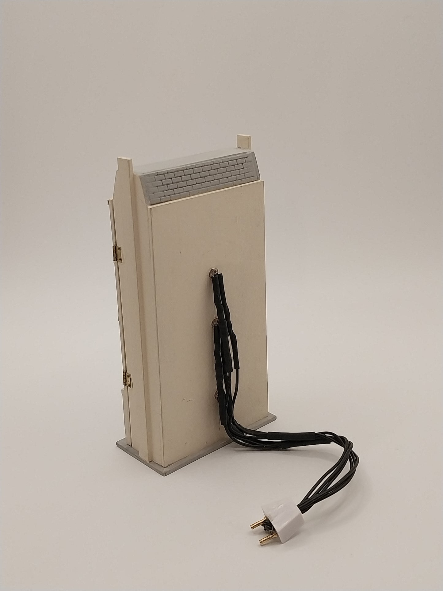 1/144" Scale Dollhouse, Electrified