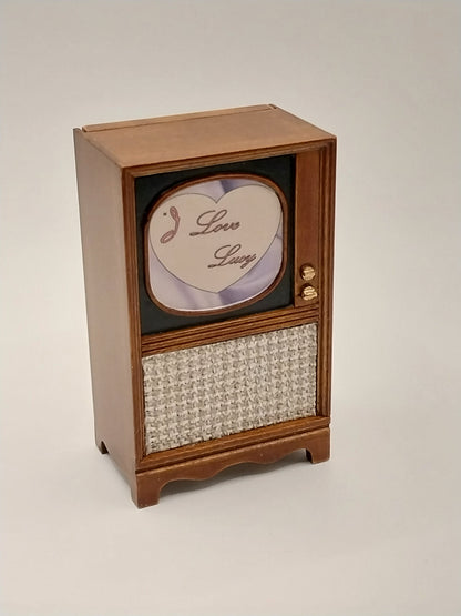 I Love Lucy Television, Walnut