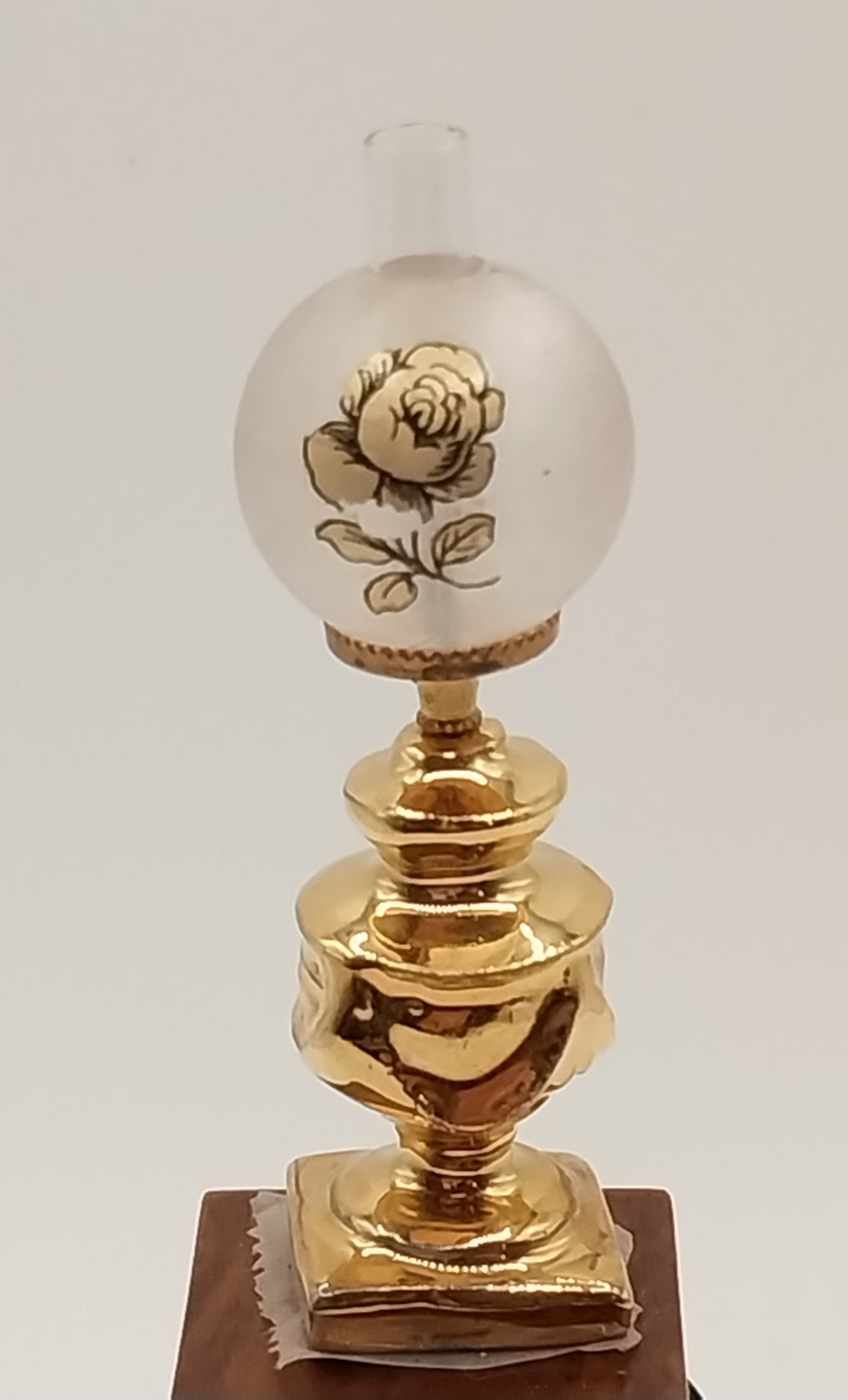 CJG345, Hurricane Brass Lamp with Gold Rose Decal