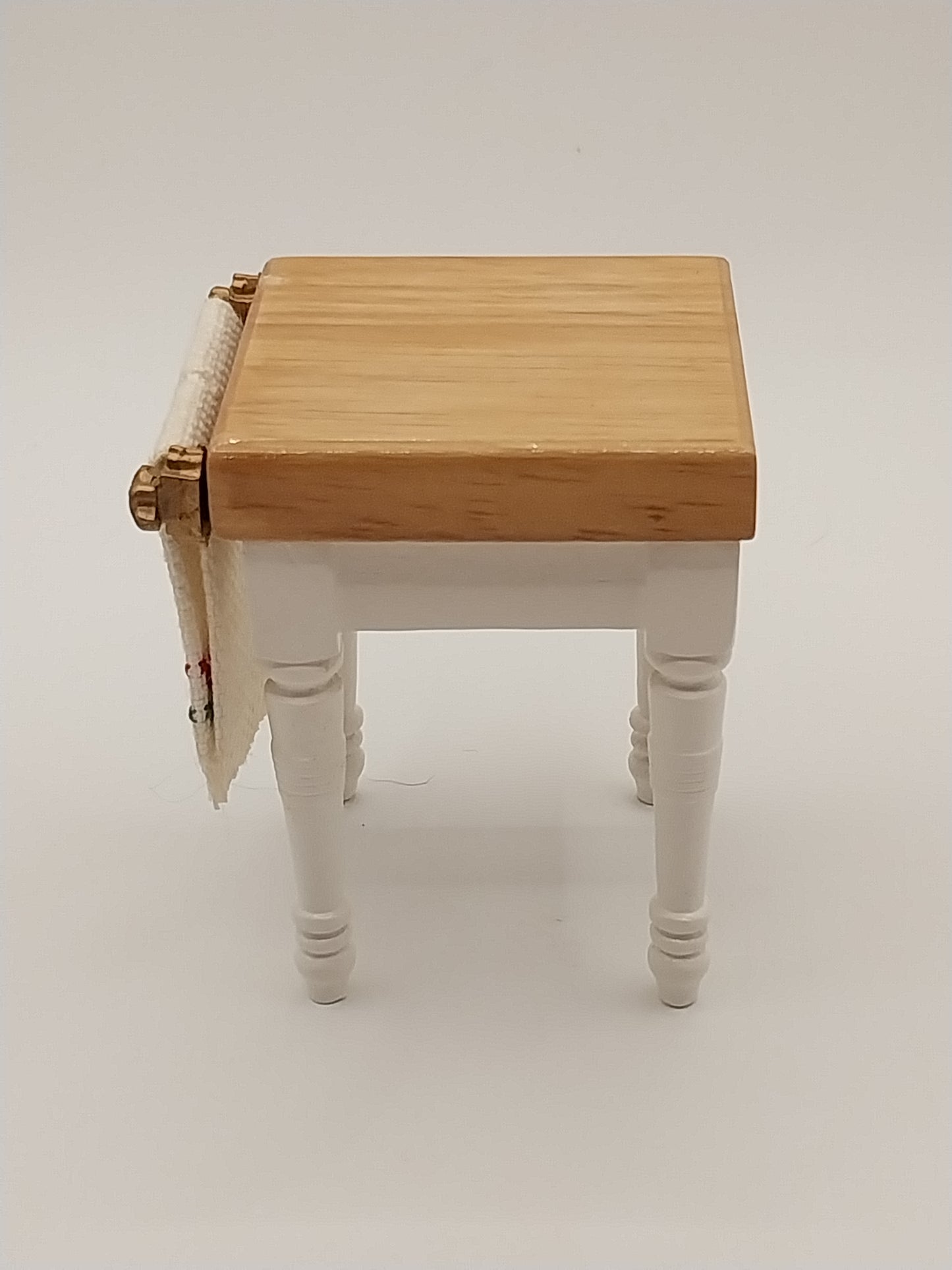 Butcher Block With Towels, White & Oak