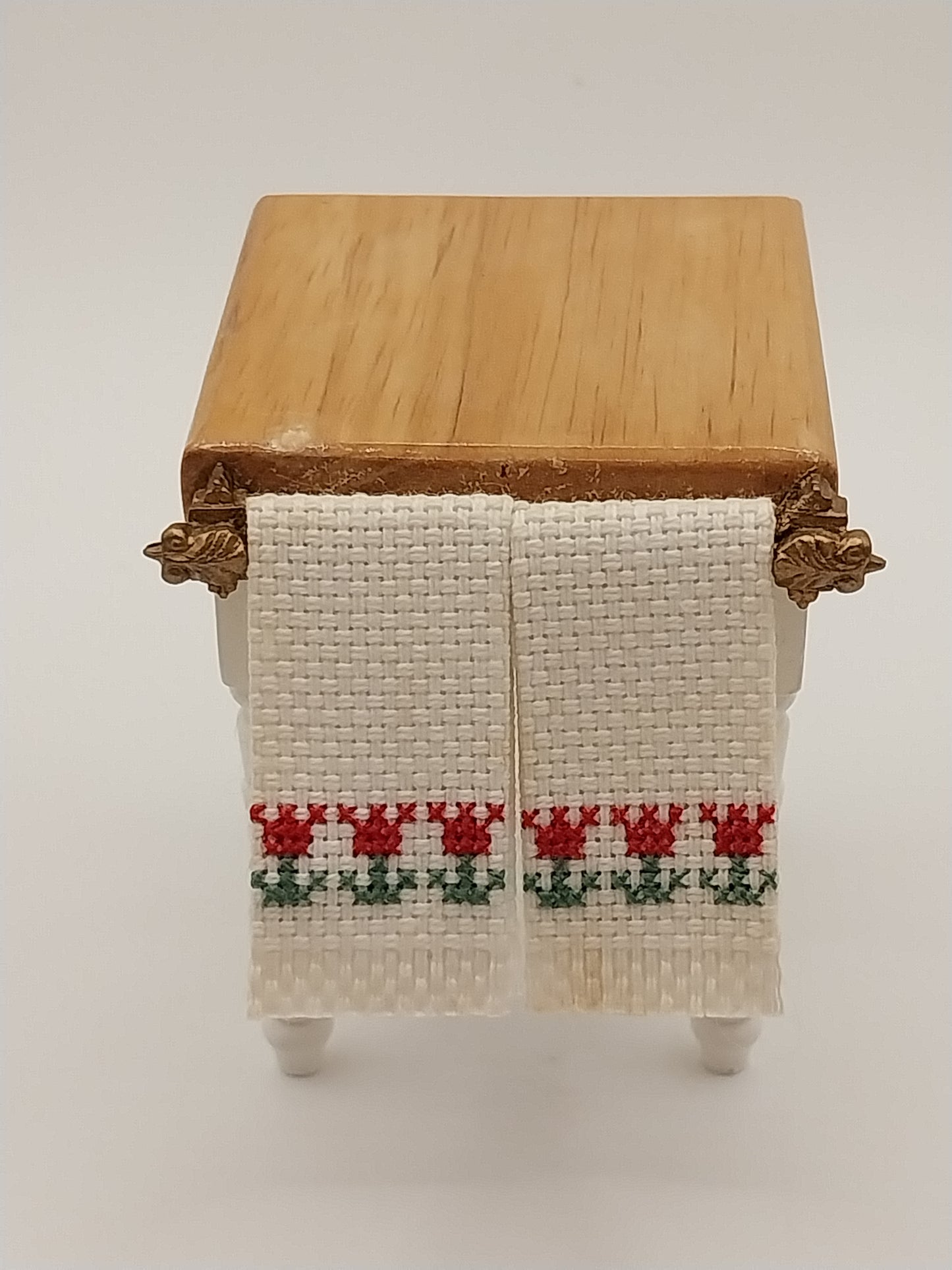 Butcher Block With Towels, White & Oak