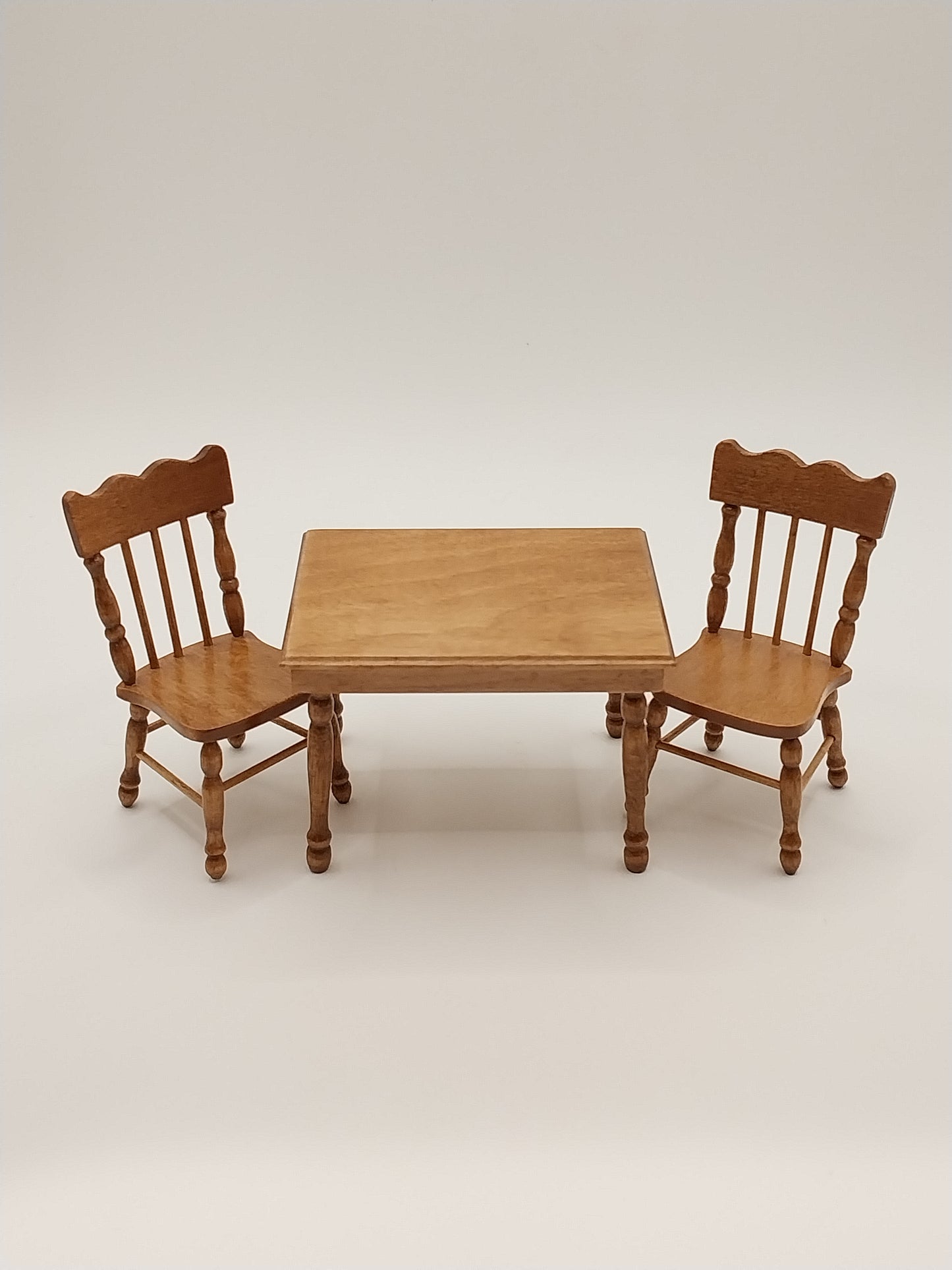 Colonial Child Table With 2 Chairs, Golden Maple