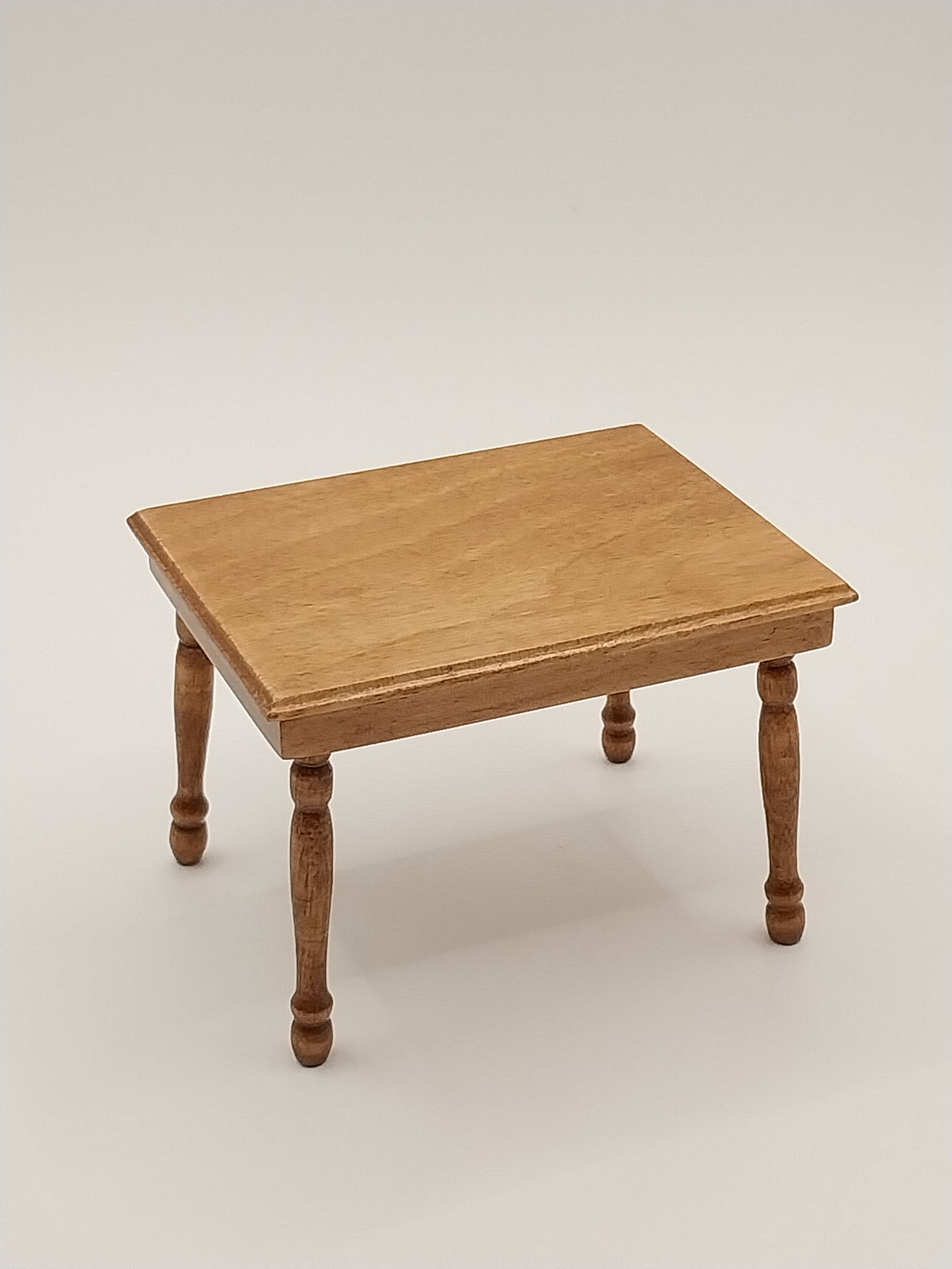 Colonial Child Table With 2 Chairs, Golden Maple