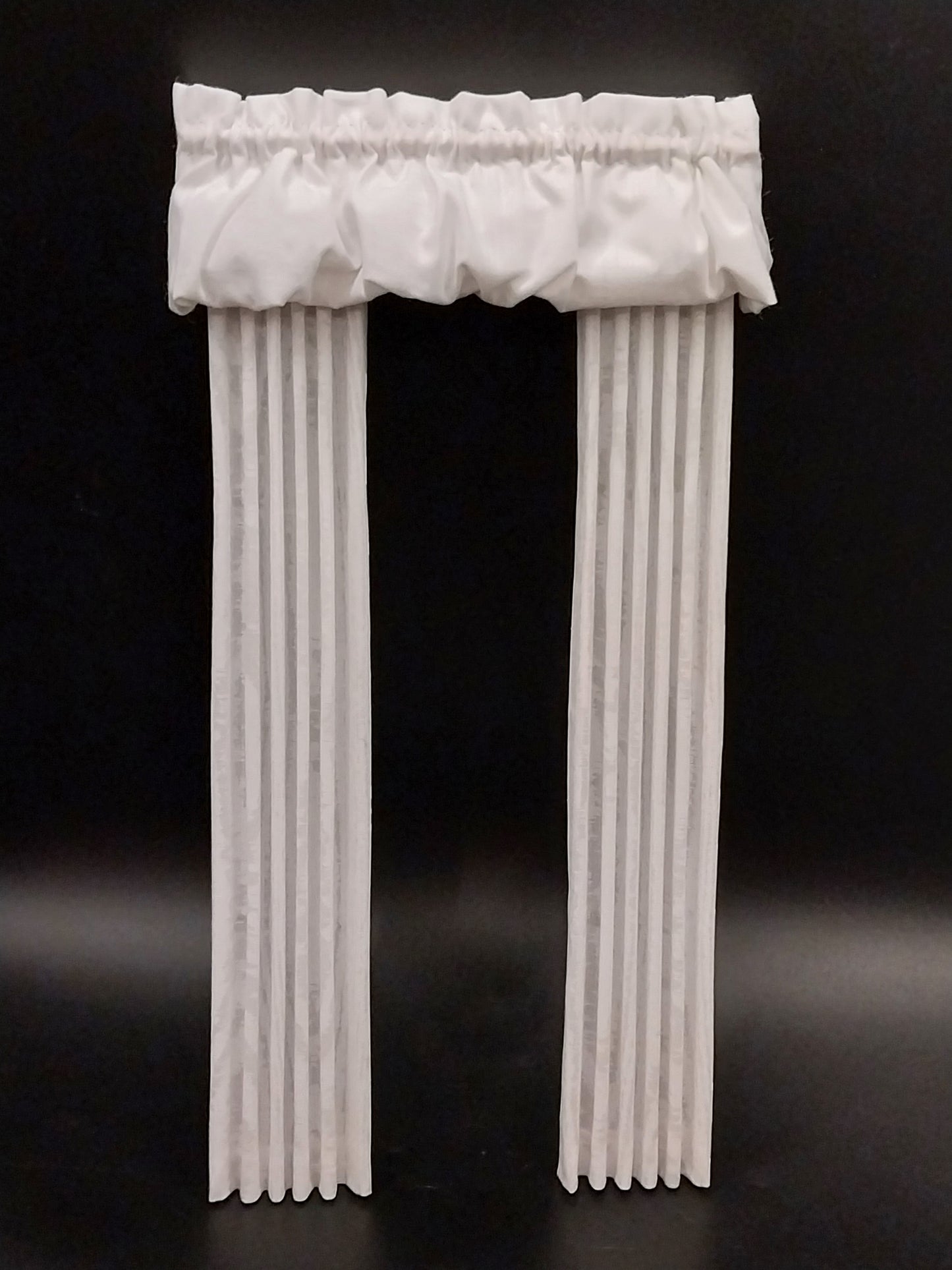 CBB1195, White Drape With Balloon Valance