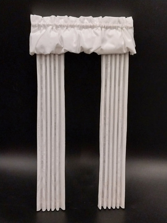 CBB1195, White Drape With Balloon Valance
