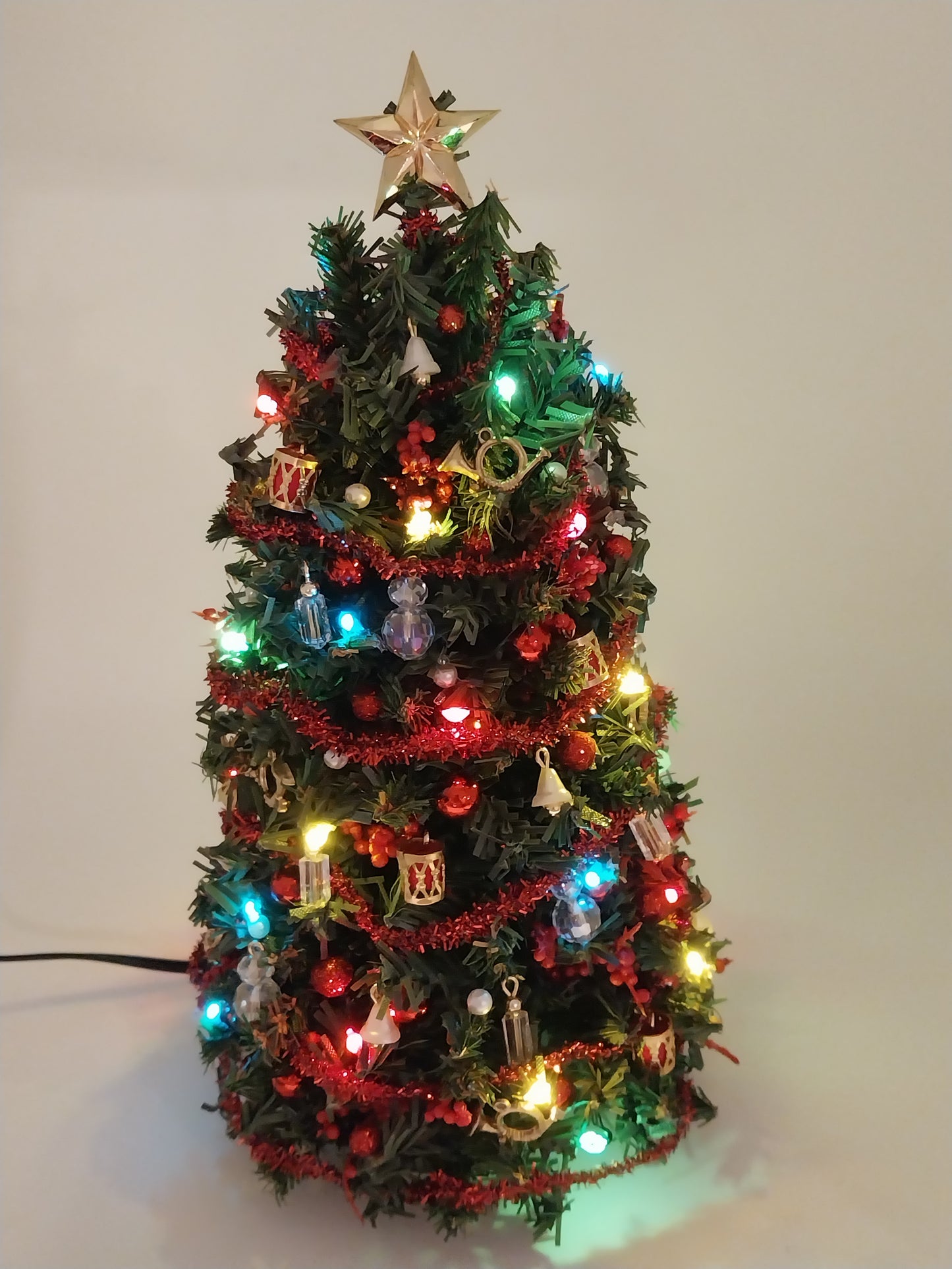 Working Christmas Tree, Red & Drums