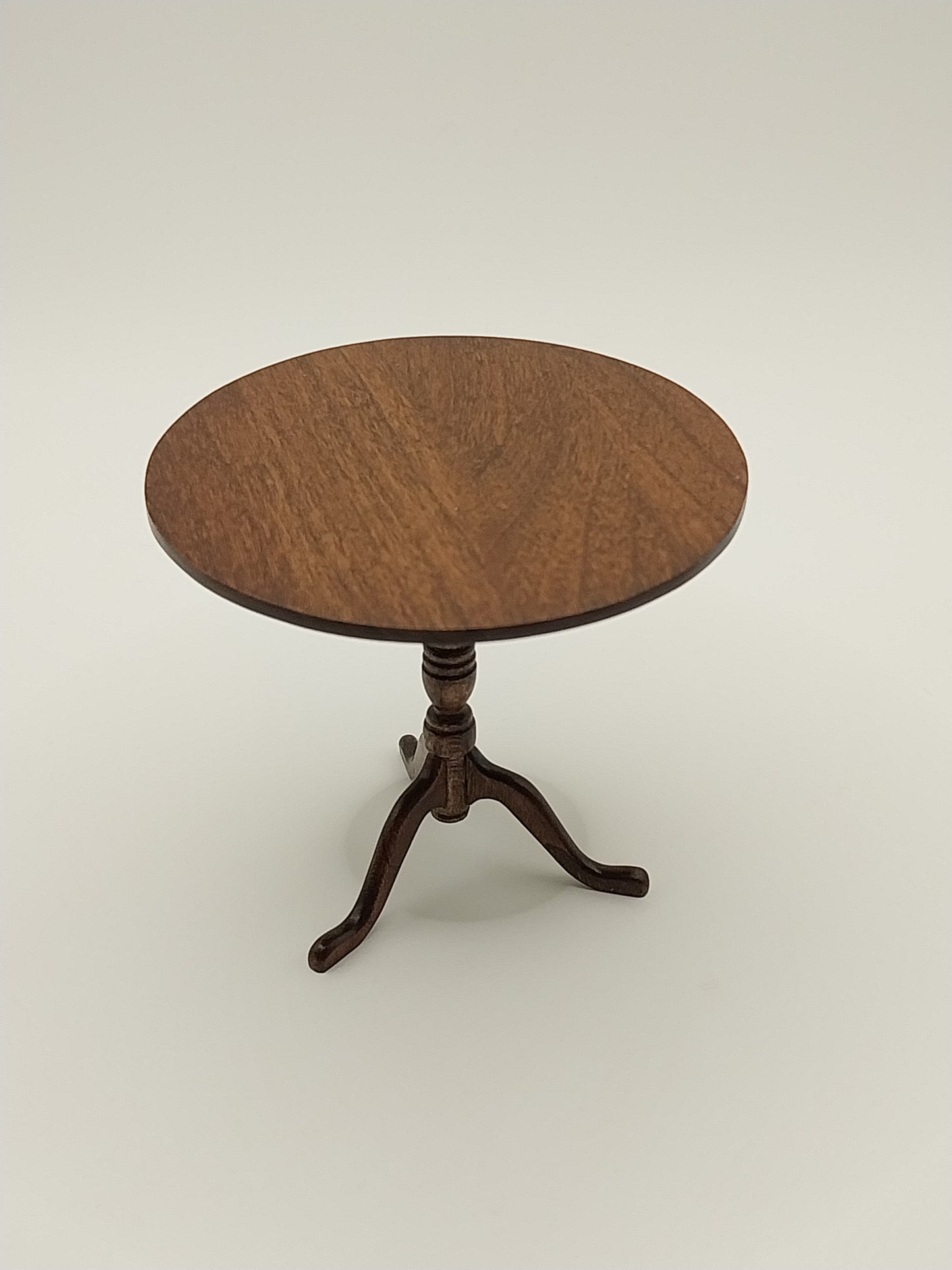 Queen Anne Round Tea Table