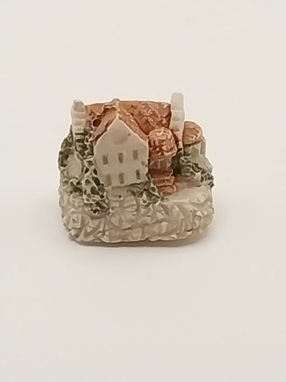 Tiny Figurine, Church