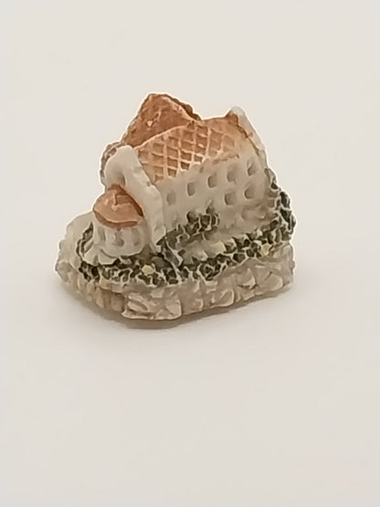 Tiny Figurine, Church