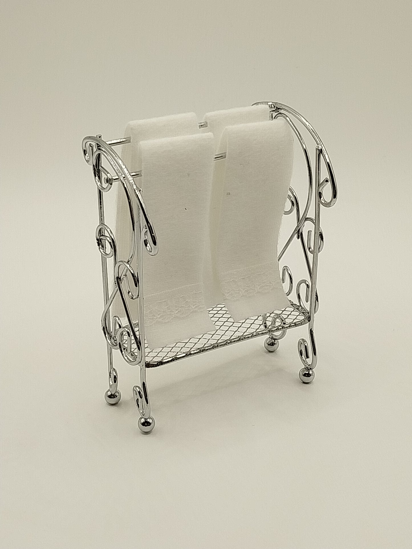 CBB1275, Silver Towel Rack With Towels