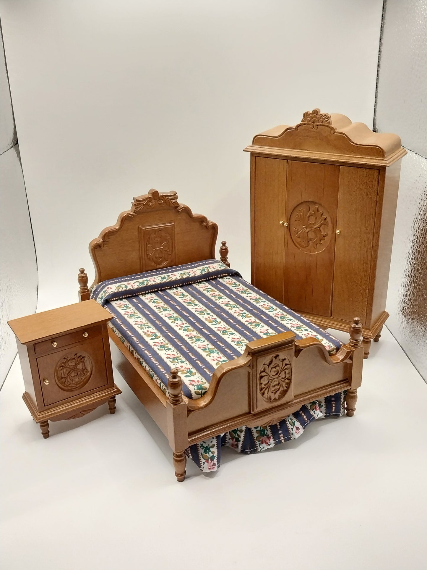 Carved Double Bedroom Set, 3pc, Walnut