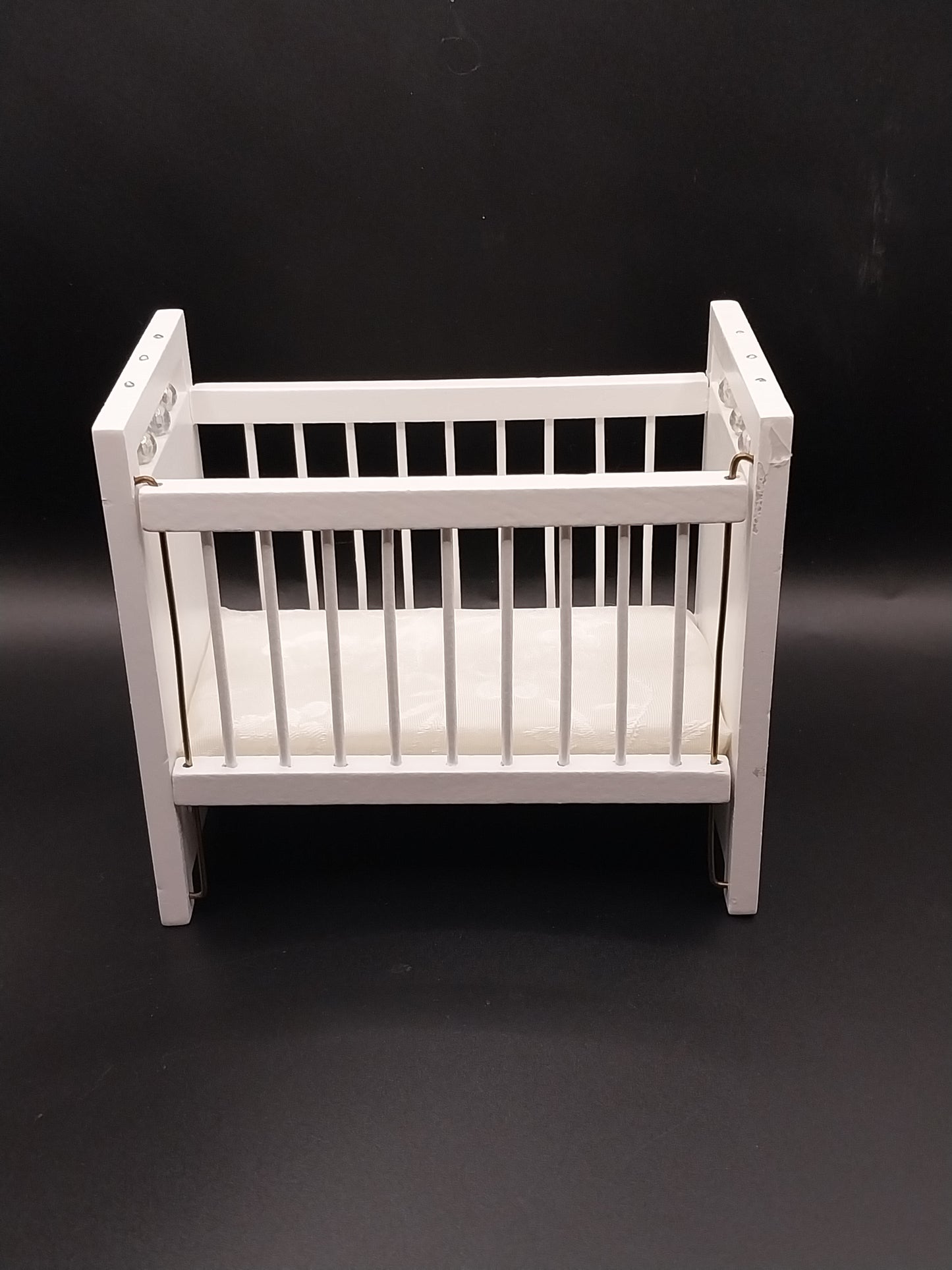 CEA332, Crib, White