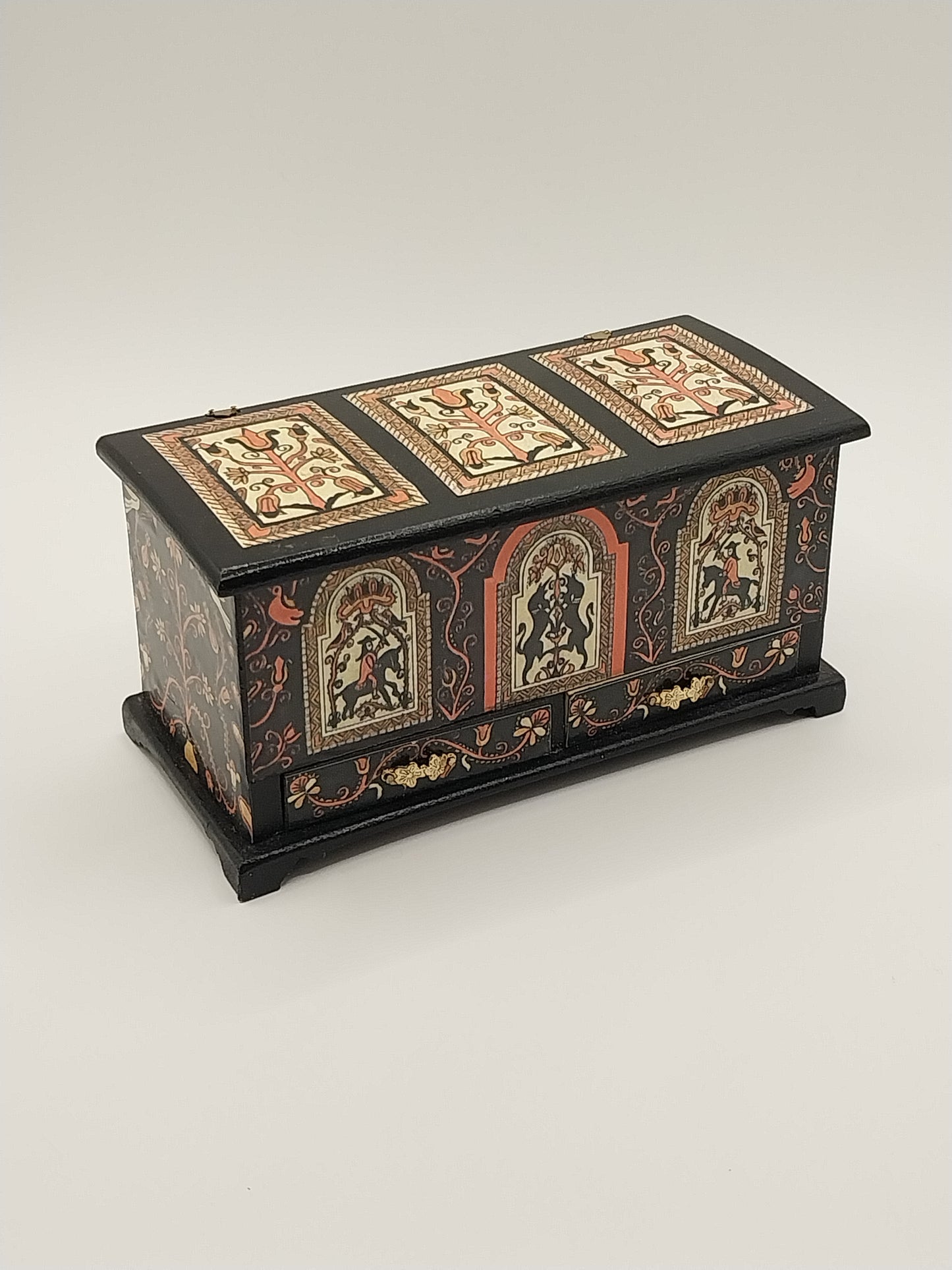 Tudor Chest With Appliques