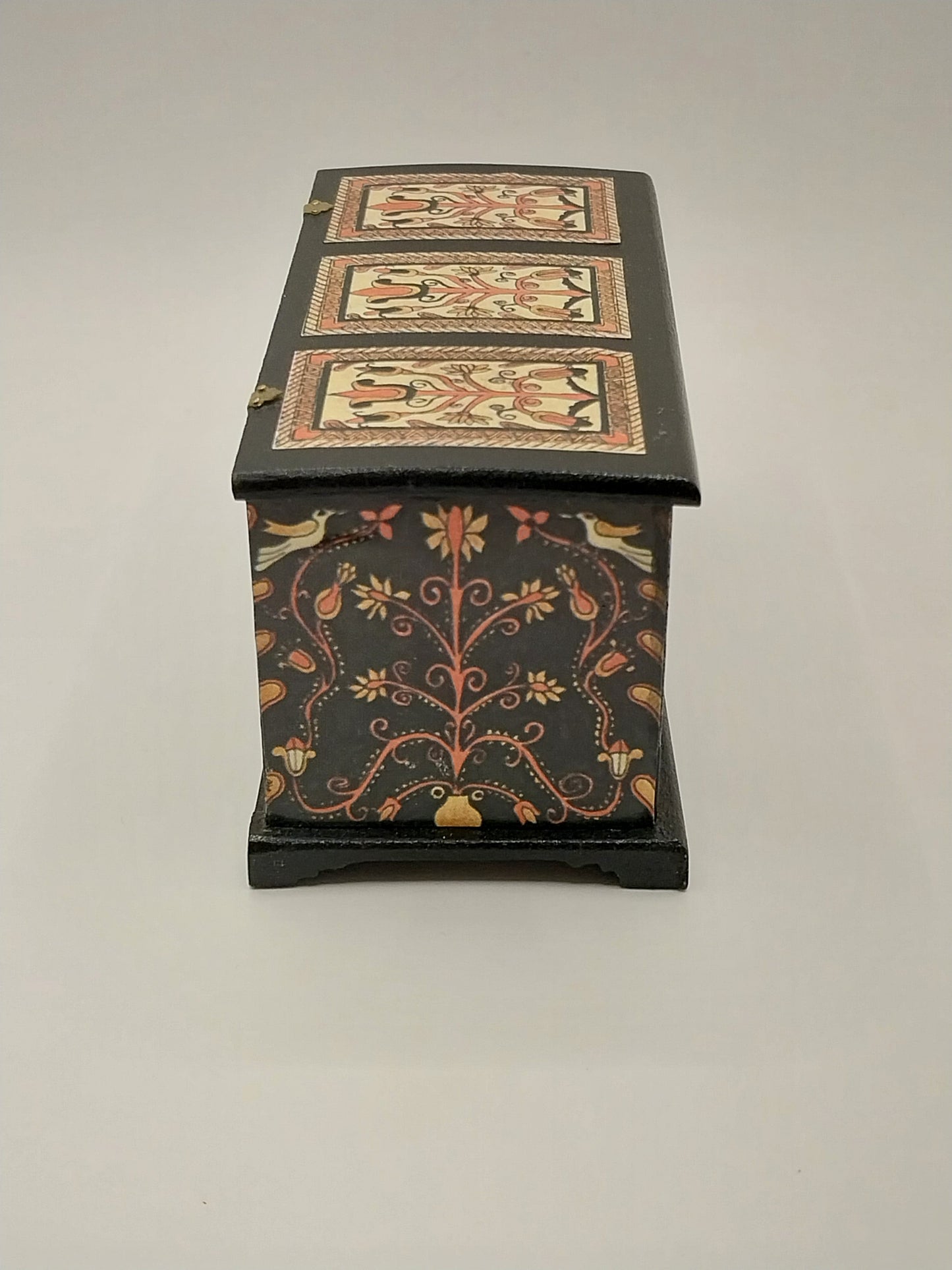 Tudor Chest With Appliques