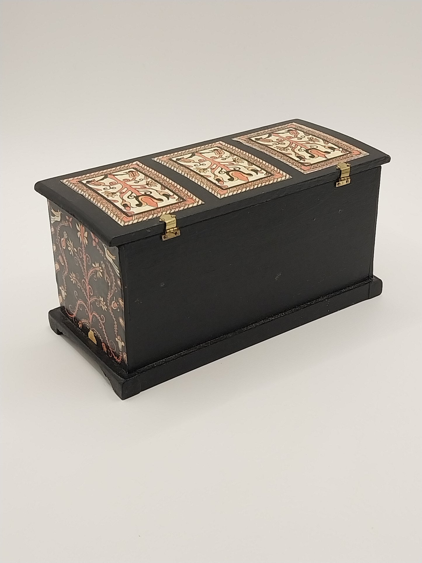 Tudor Chest With Appliques