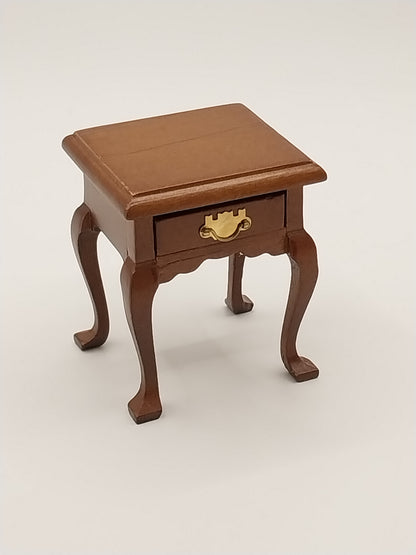 Queen Anne End Table, Walnut