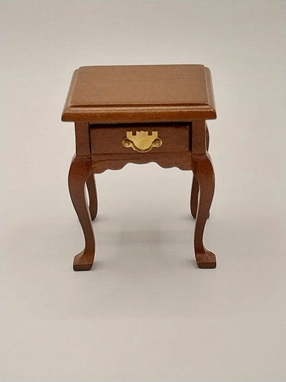 Queen Anne End Table, Walnut