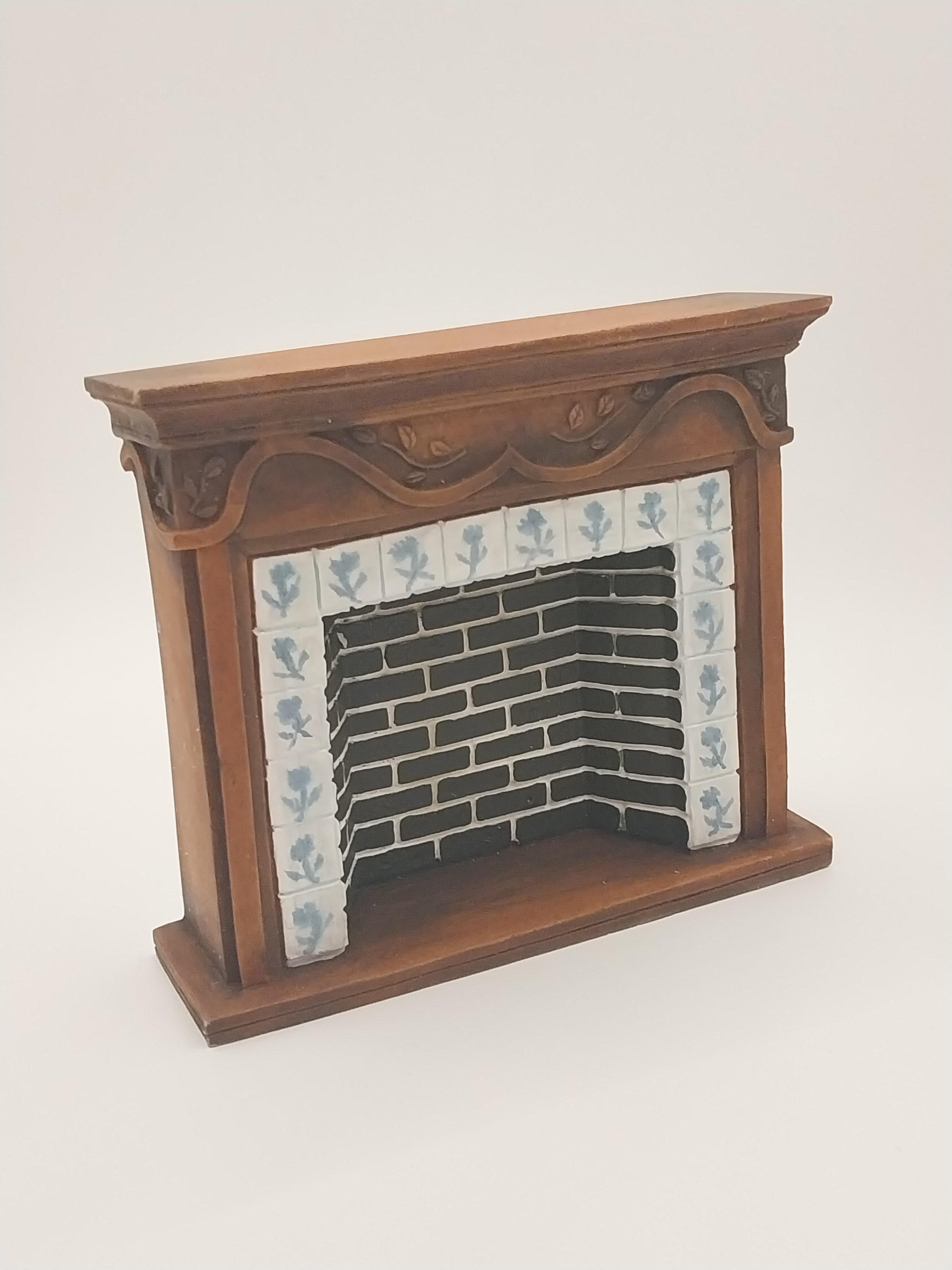 CPS0005, Brown Fireplace With Deft Tile – Miniature Designs, Inc.