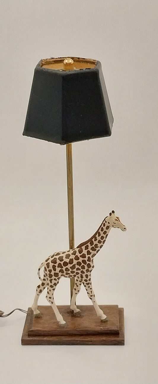 Giraffe Floor Lamp With Black Shade