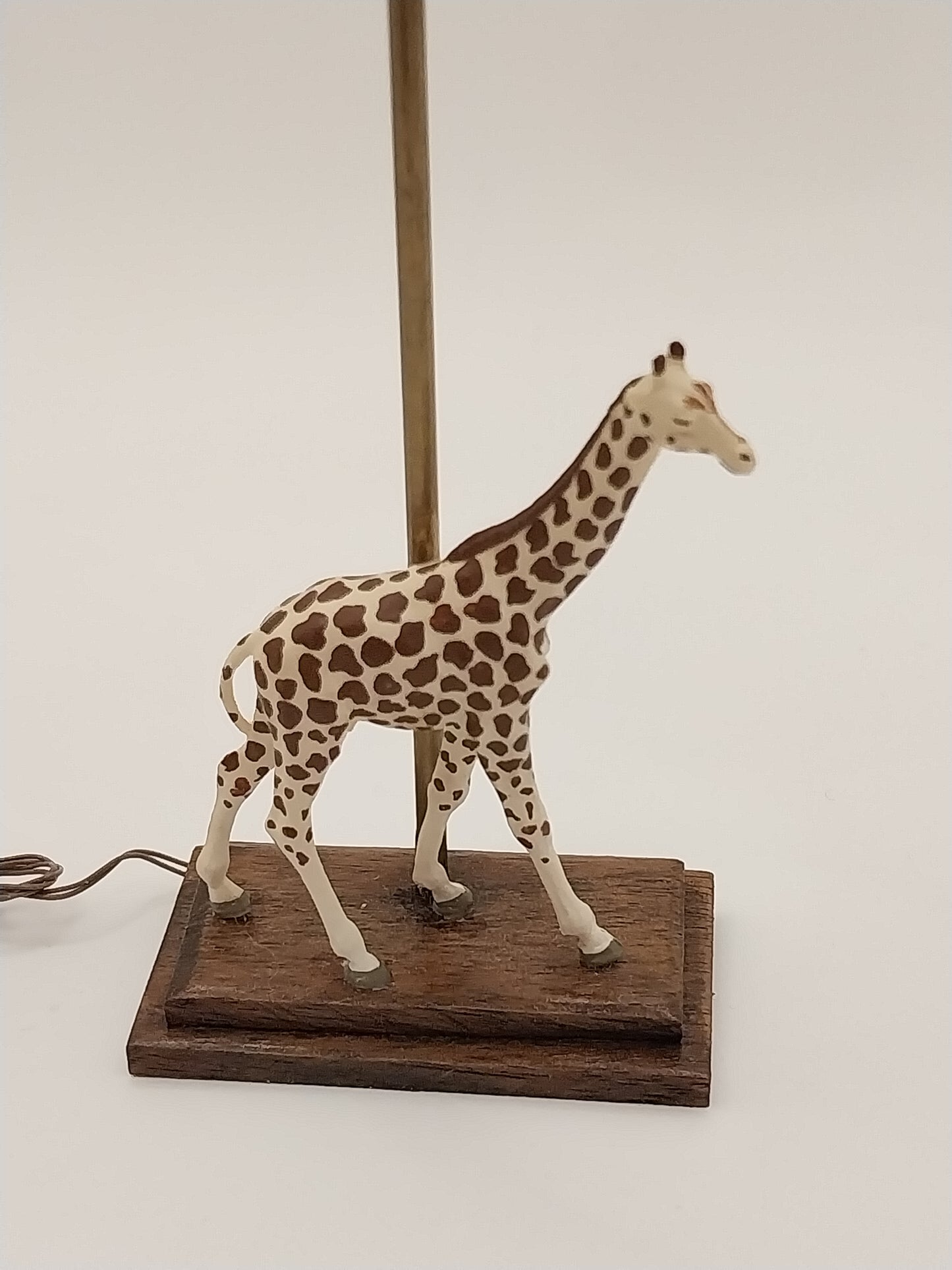 Giraffe Floor Lamp With Black Shade