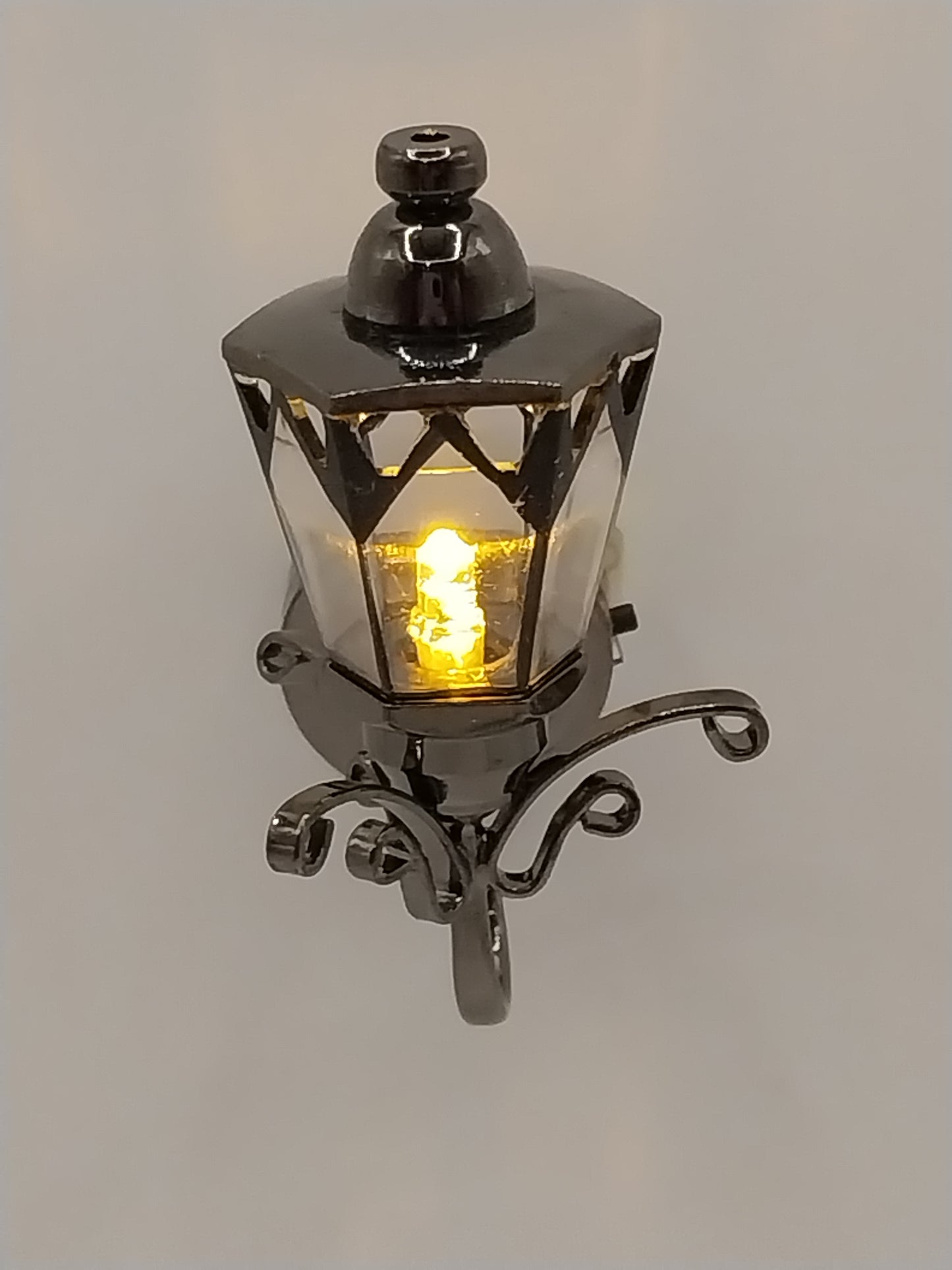 Fancy Coach Lamp, Curly, Platinum, LED