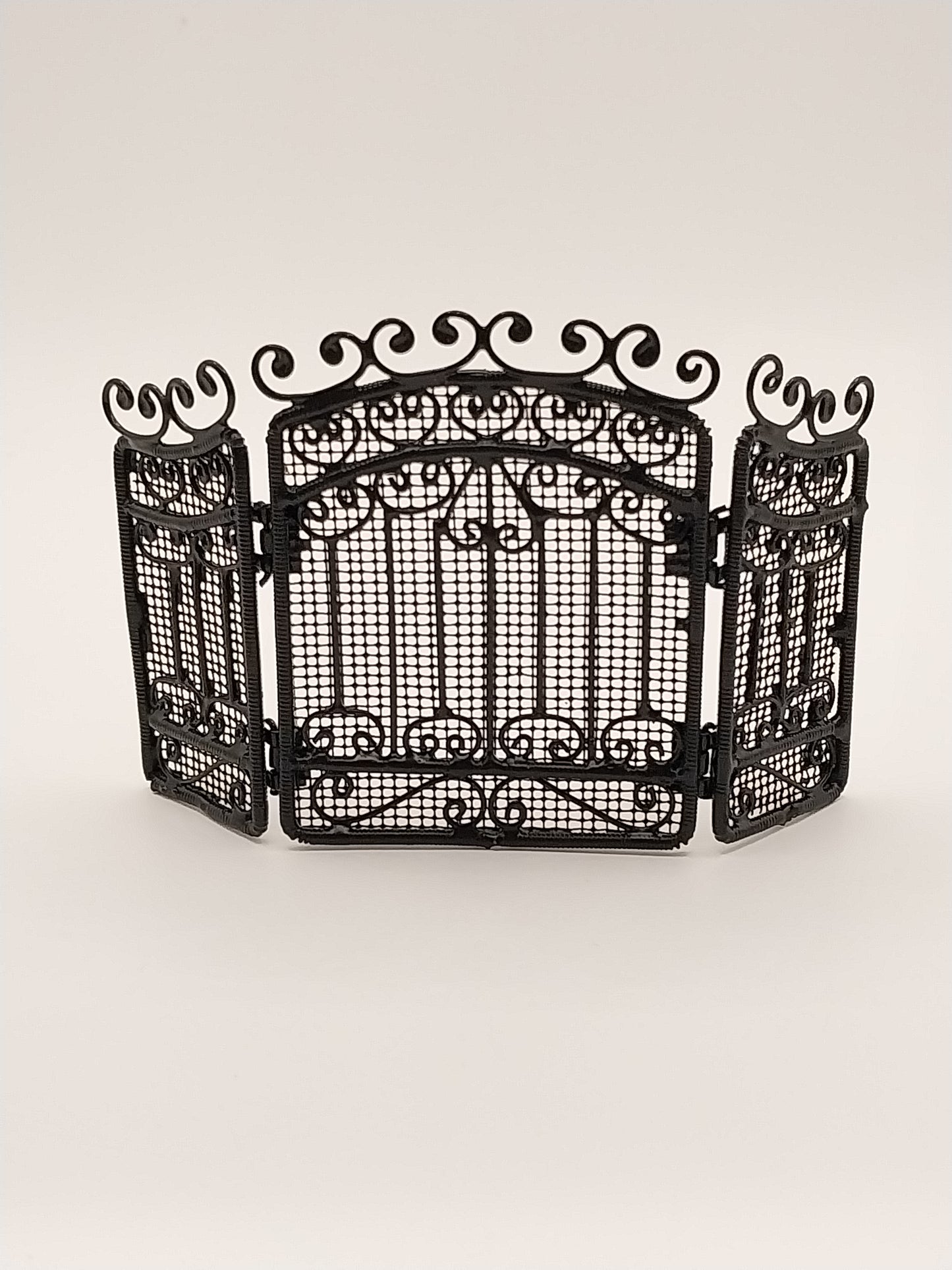 Wire Wicker Fire Screen, Black