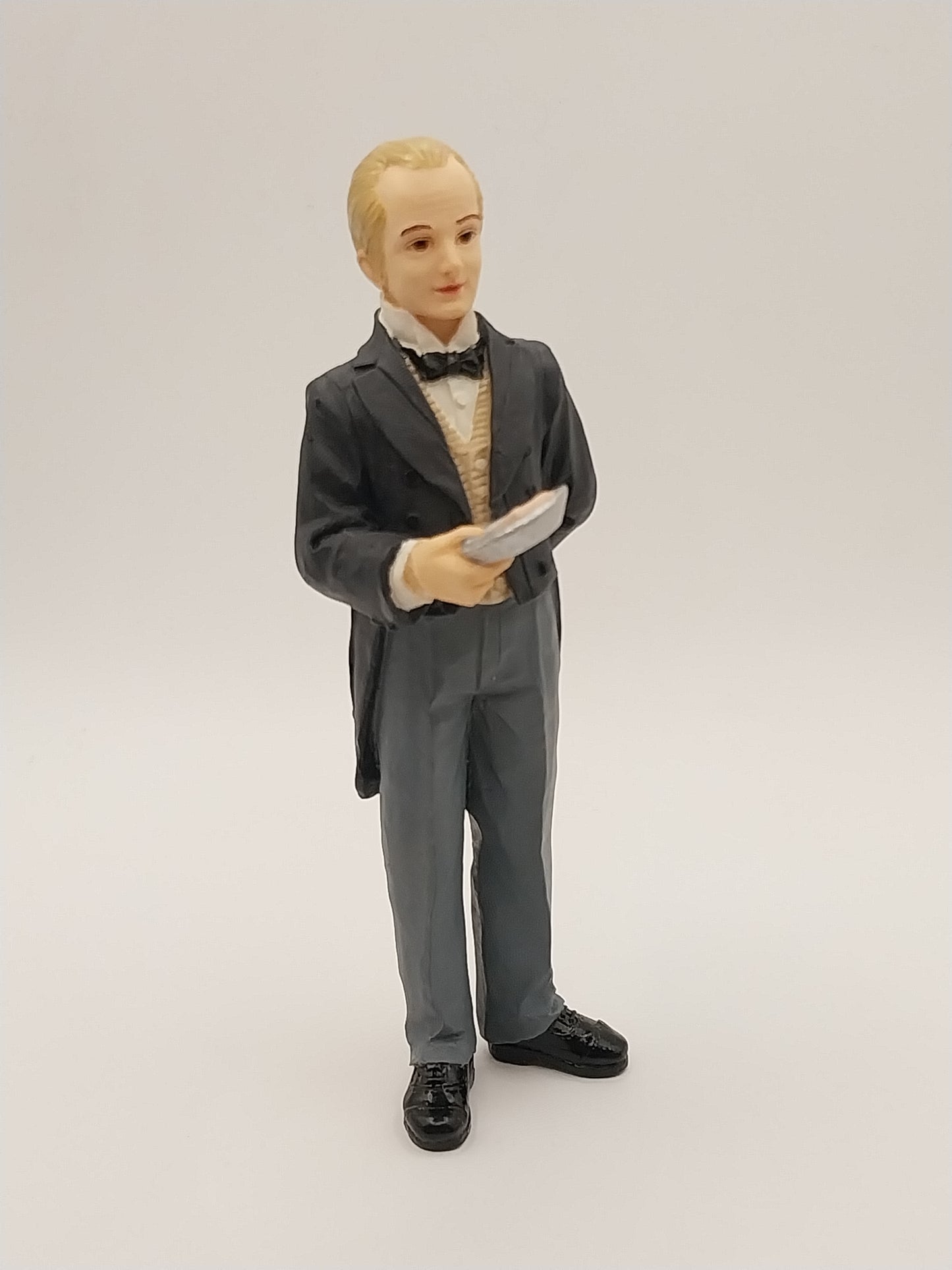 CCB0860, Butler Doll, Resin