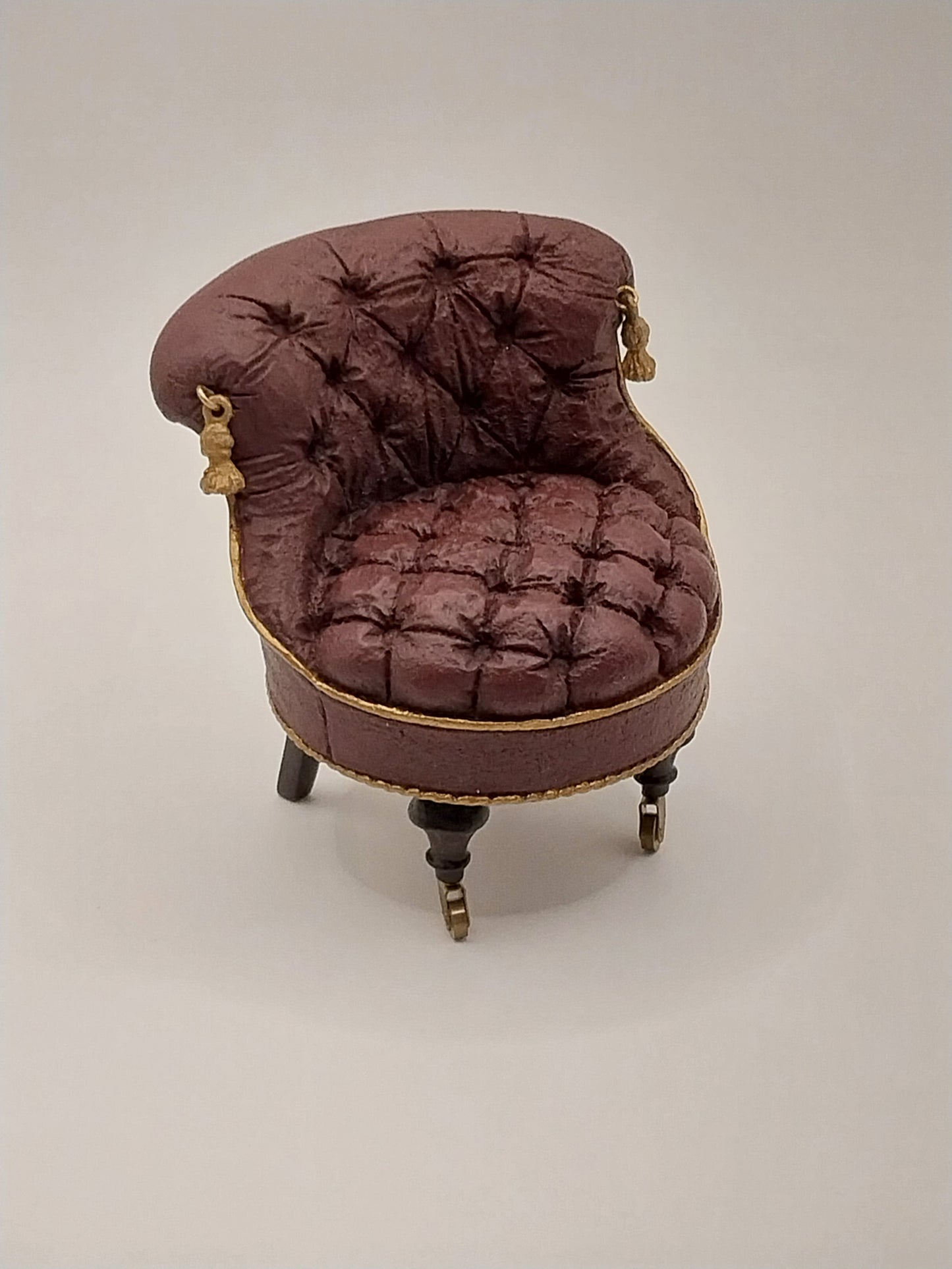 CCB0861, Slipper Chair, Plum & Gold, Resin