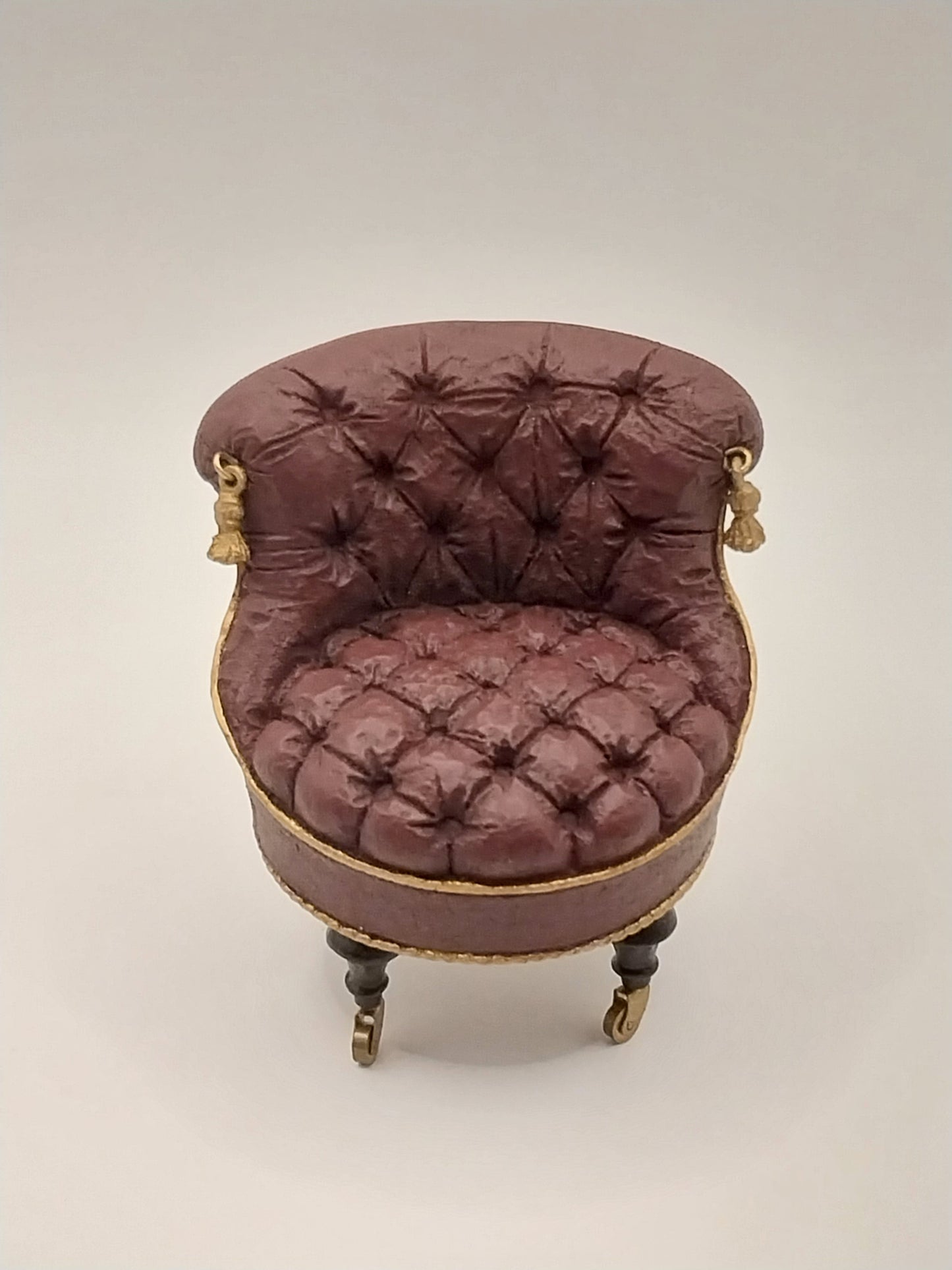 CCB0861, Slipper Chair, Plum & Gold, Resin